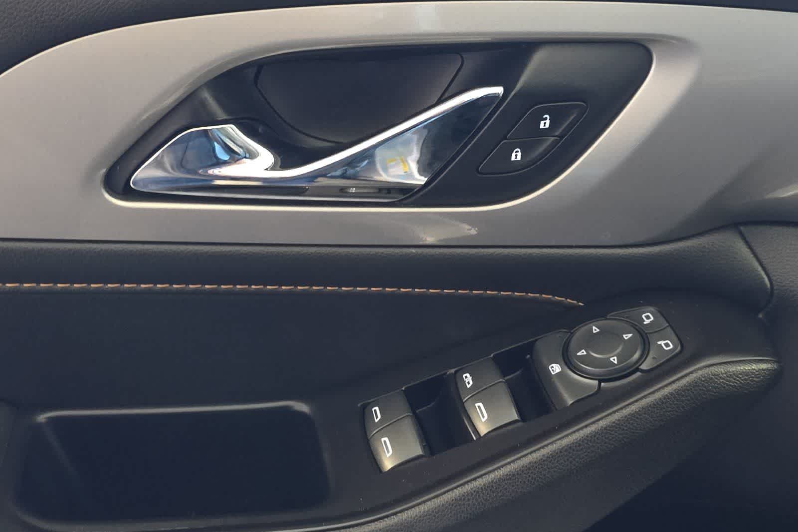 Thumbnail: 2020 Chevrolet Traverse - 15