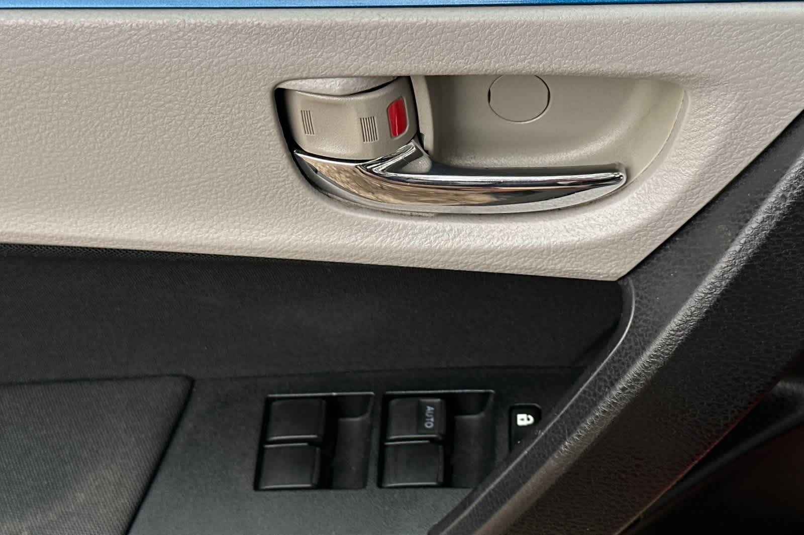 Thumbnail: 2015 Toyota Corolla - 13