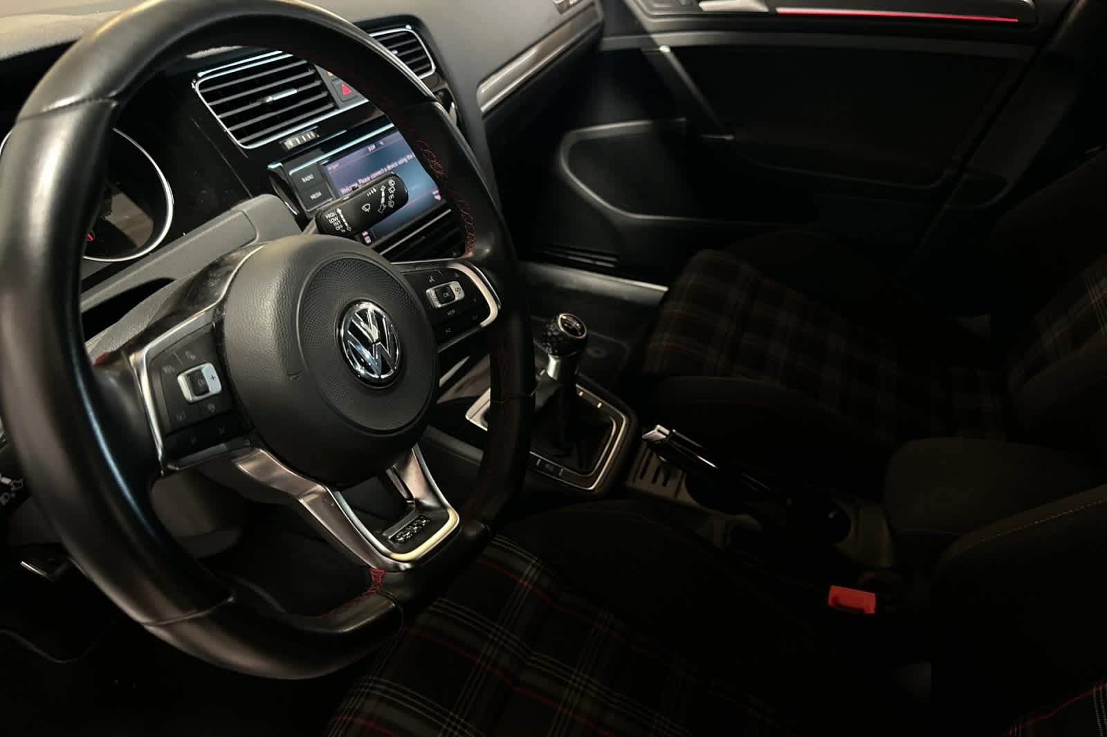Thumbnail: 2019 Volkswagen Golf - 14
