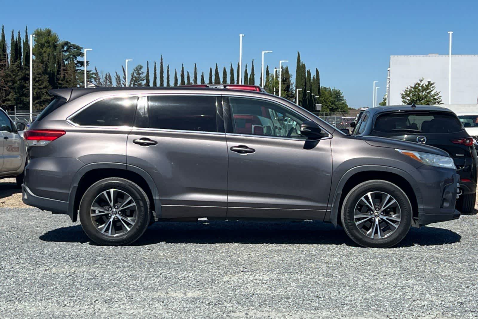 Thumbnail: 2018 Toyota Highlander - 9