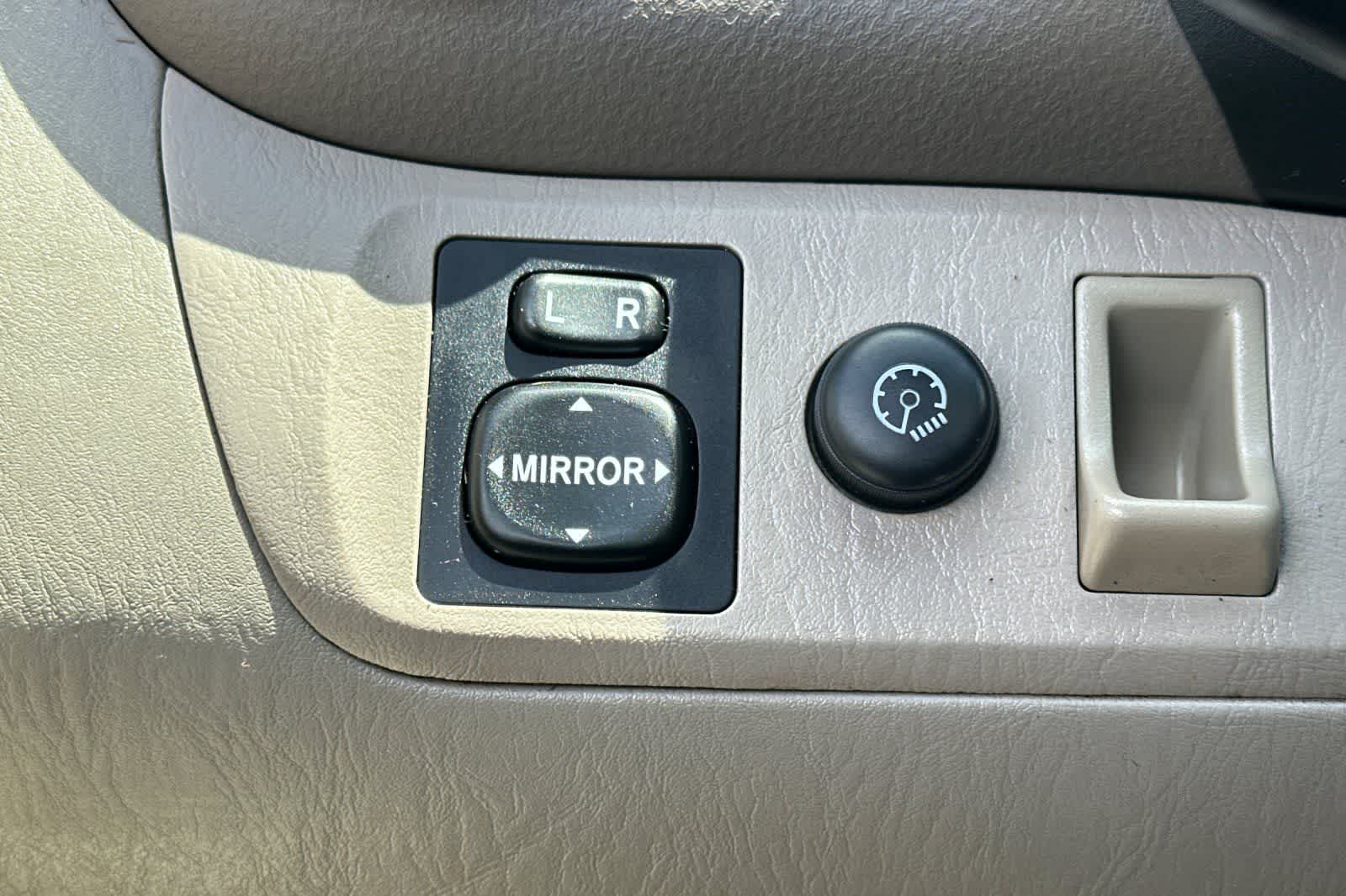 Thumbnail: 2004 Toyota RAV4 - 29
