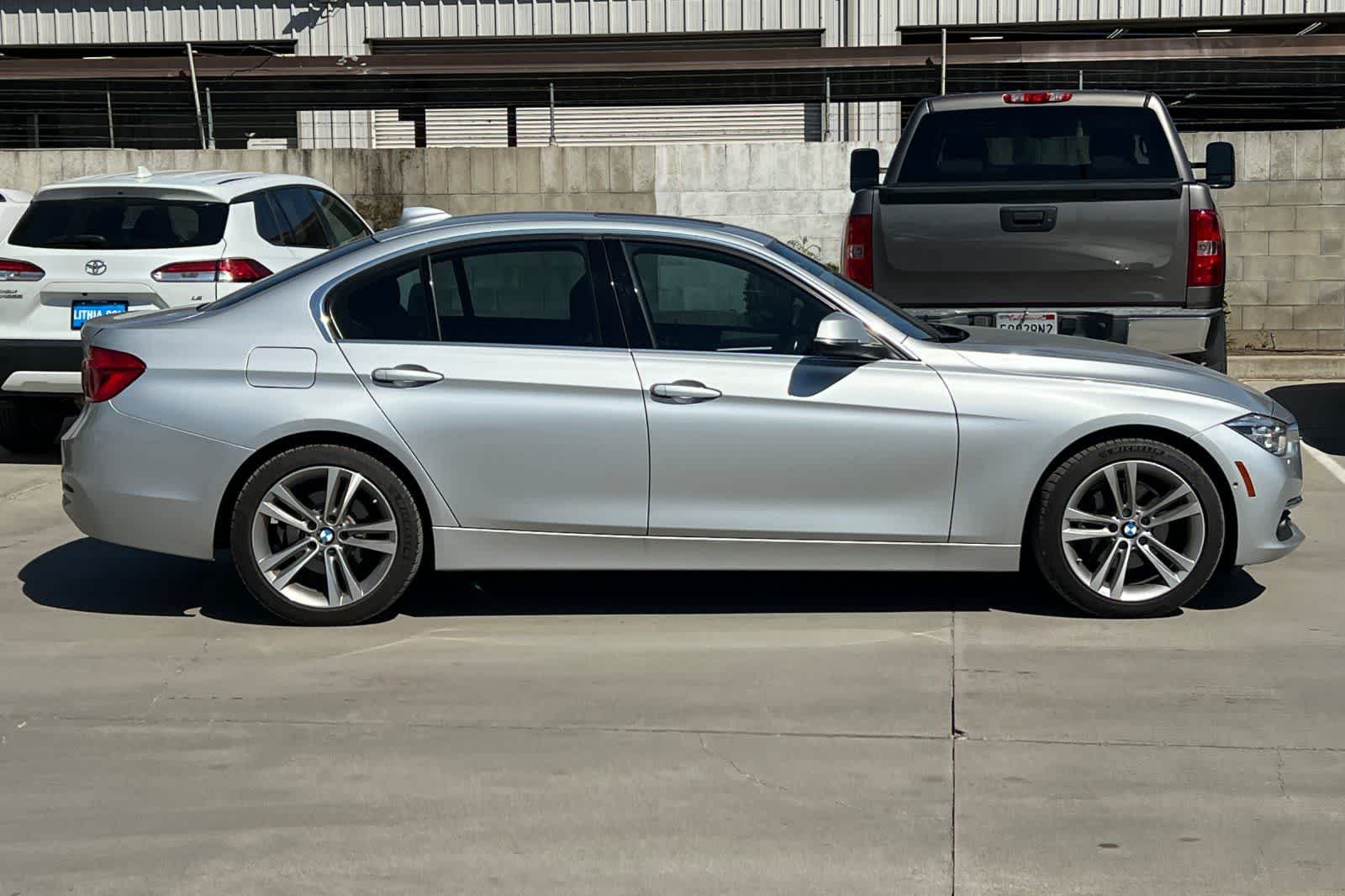Thumbnail: 2017 BMW 3 Series - 9