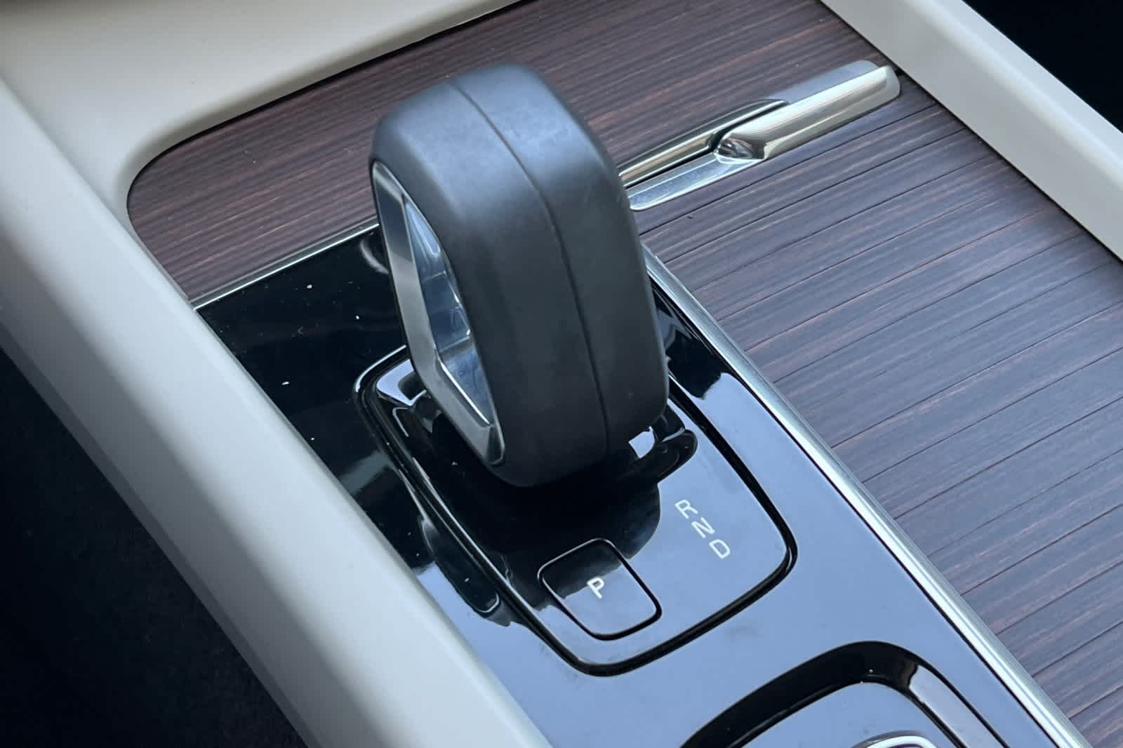 Thumbnail: 2022 Volvo XC60 - 25
