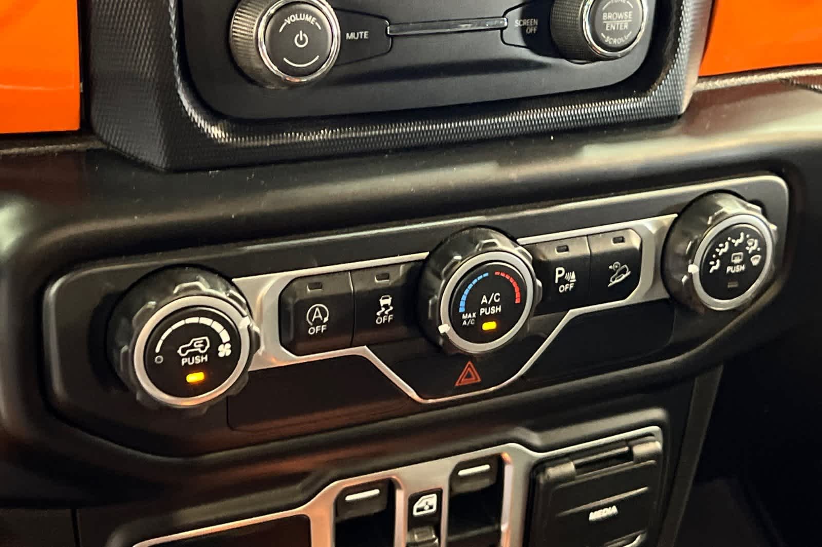 Thumbnail: 2019 Jeep Wrangler - 23