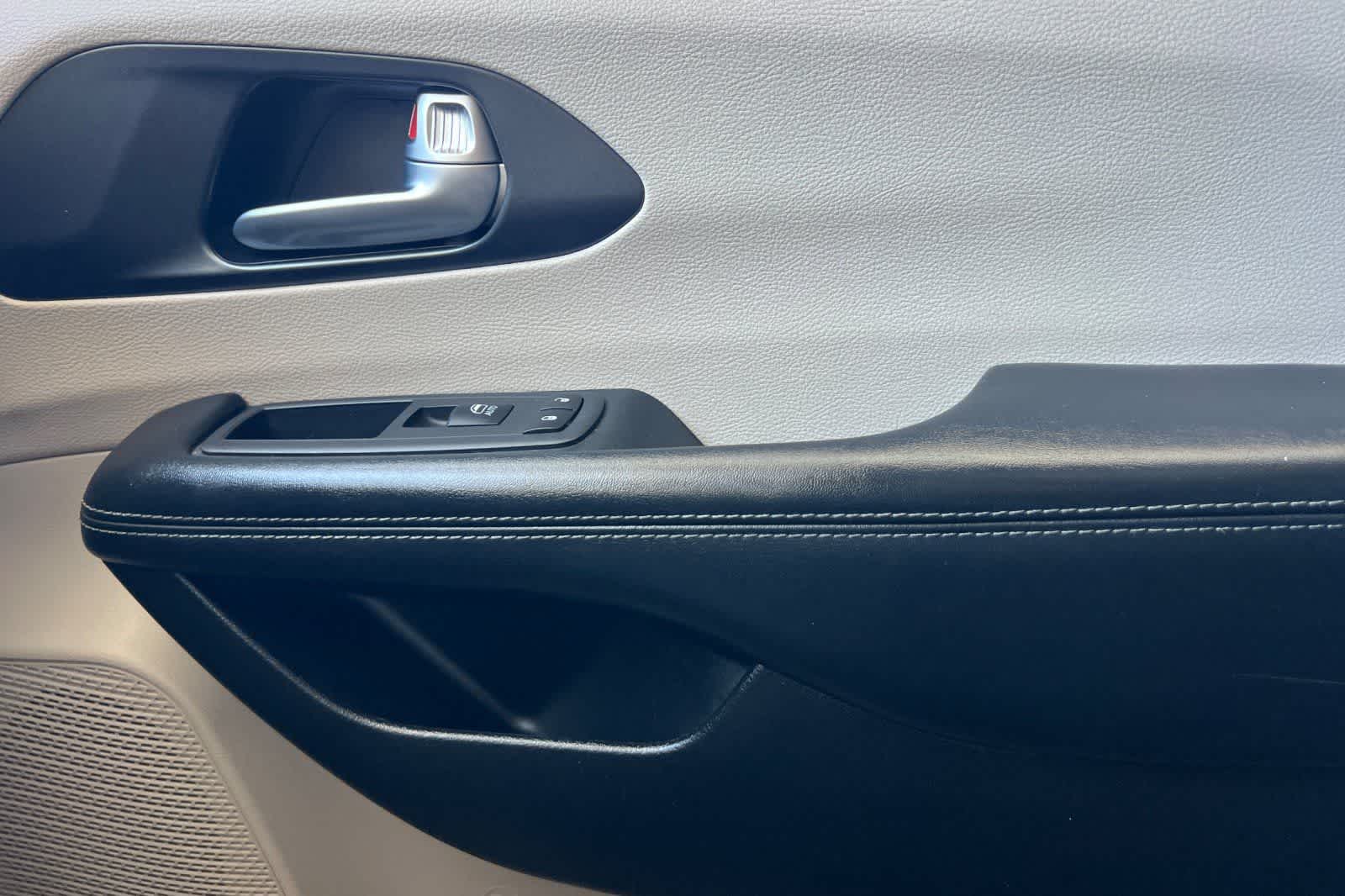 Thumbnail: 2020 Chrysler Pacifica - 22