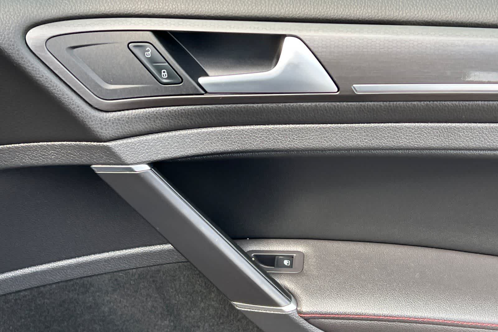 Thumbnail: 2021 Volkswagen Golf - 21