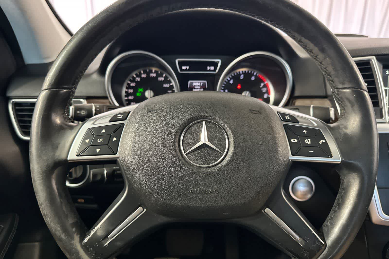 Thumbnail: 2015 Mercedes-Benz M-Class - 26