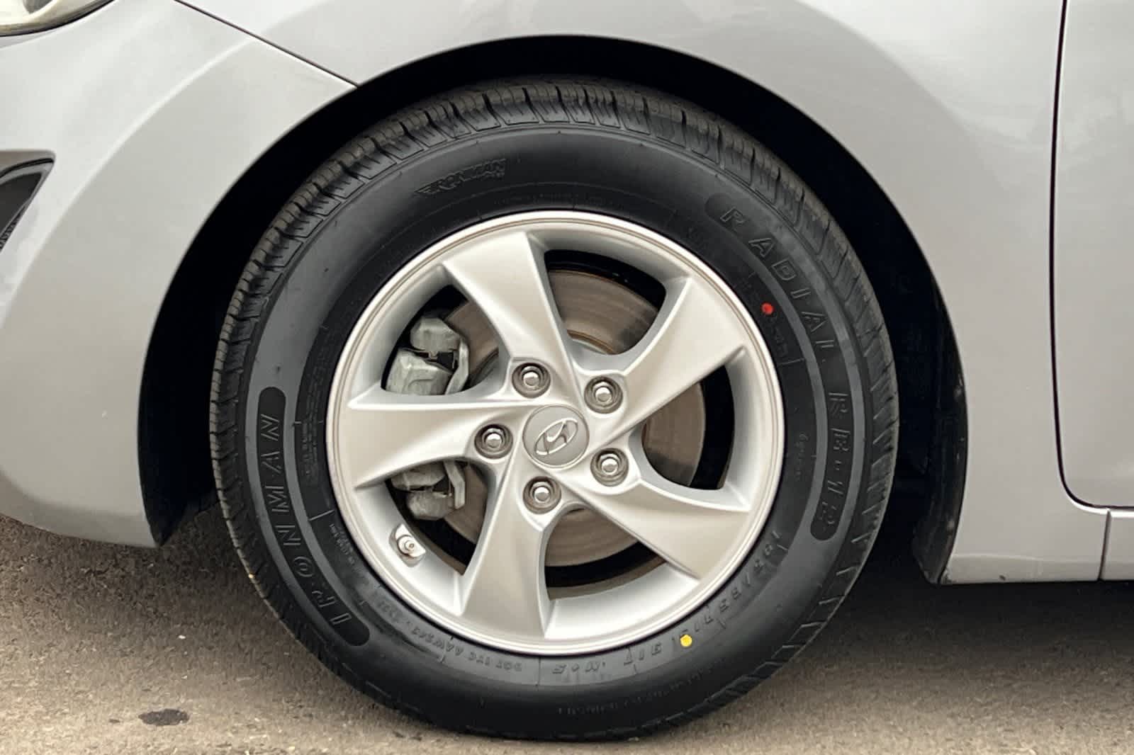 Thumbnail: 2015 Hyundai Elantra - 31