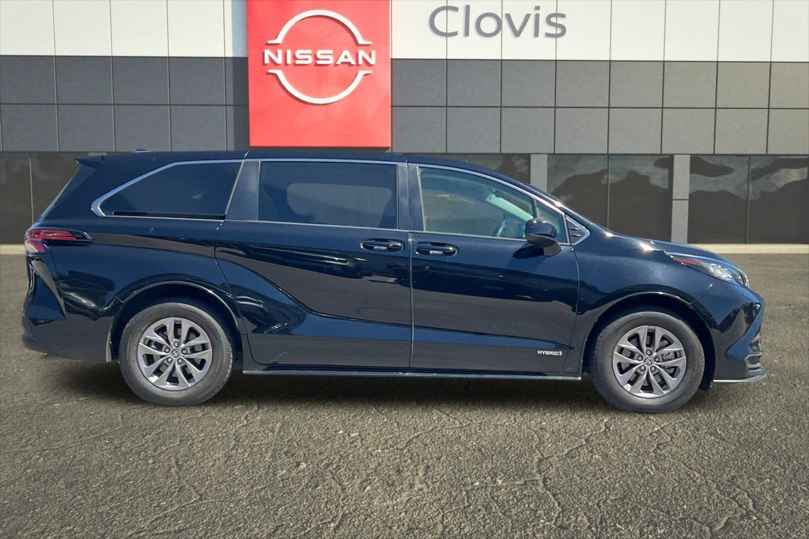 Thumbnail: 2021 Toyota Sienna - 9