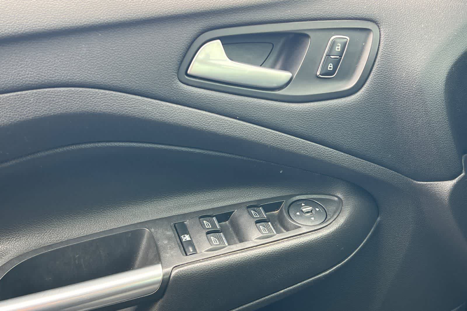 Thumbnail: 2016 Ford C-Max - 15