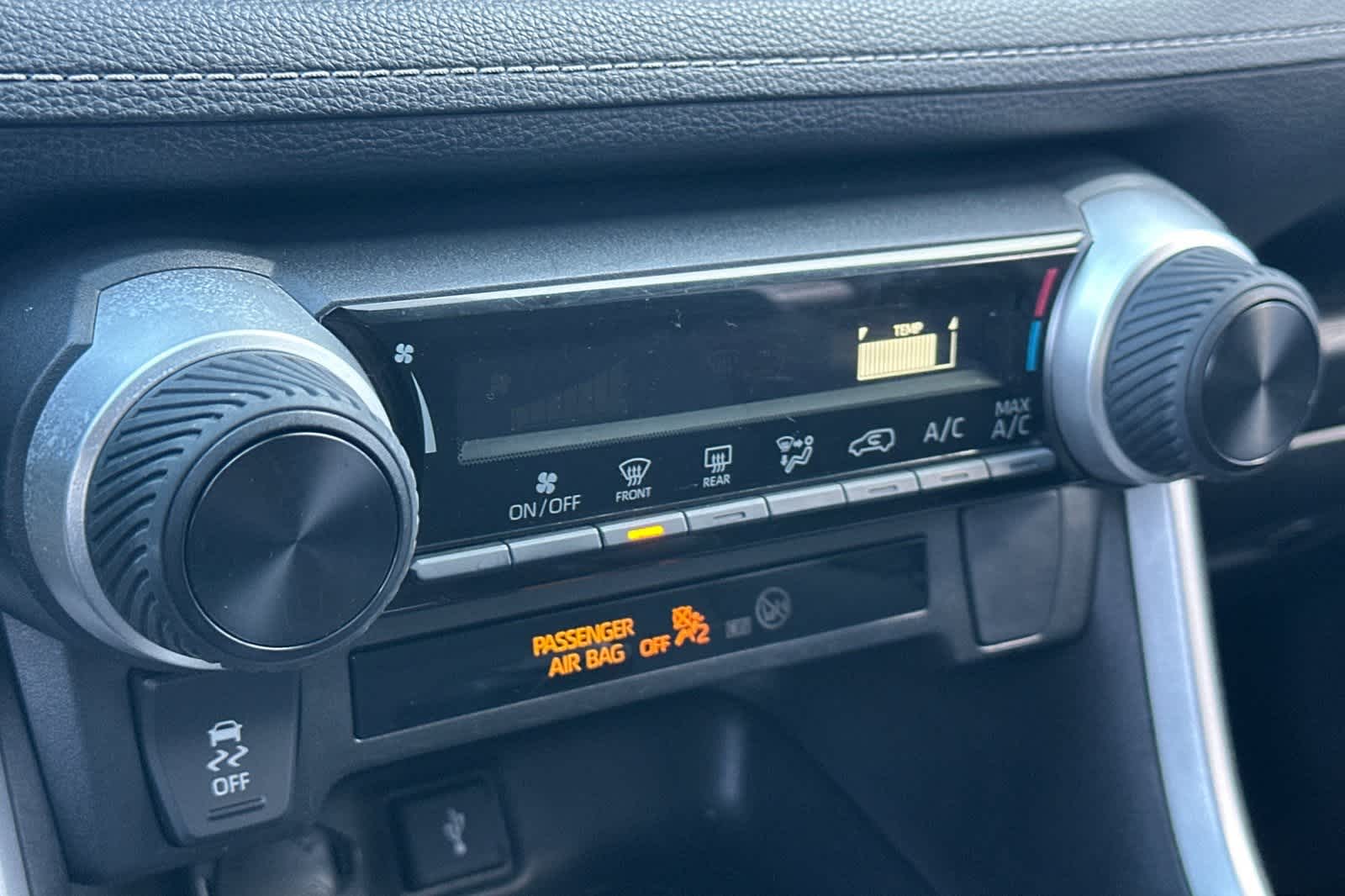 Thumbnail: 2022 Toyota RAV4 - 23