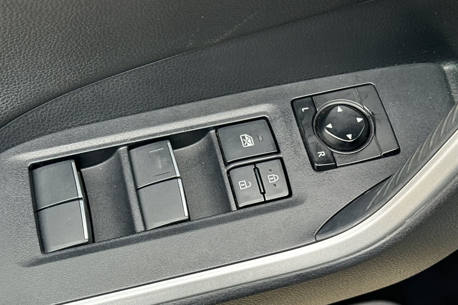 Thumbnail: 2021 Toyota RAV4 - 14