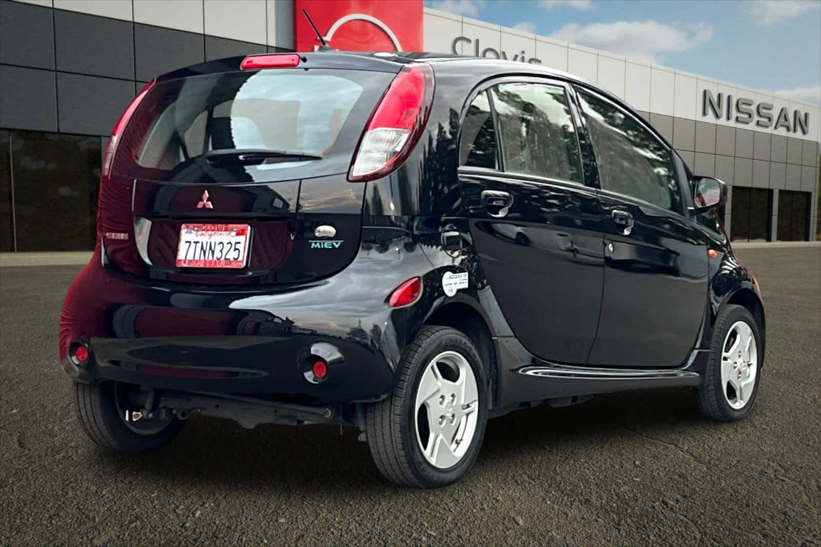 Thumbnail: 2016 Mitsubishi i-MiEV - 3