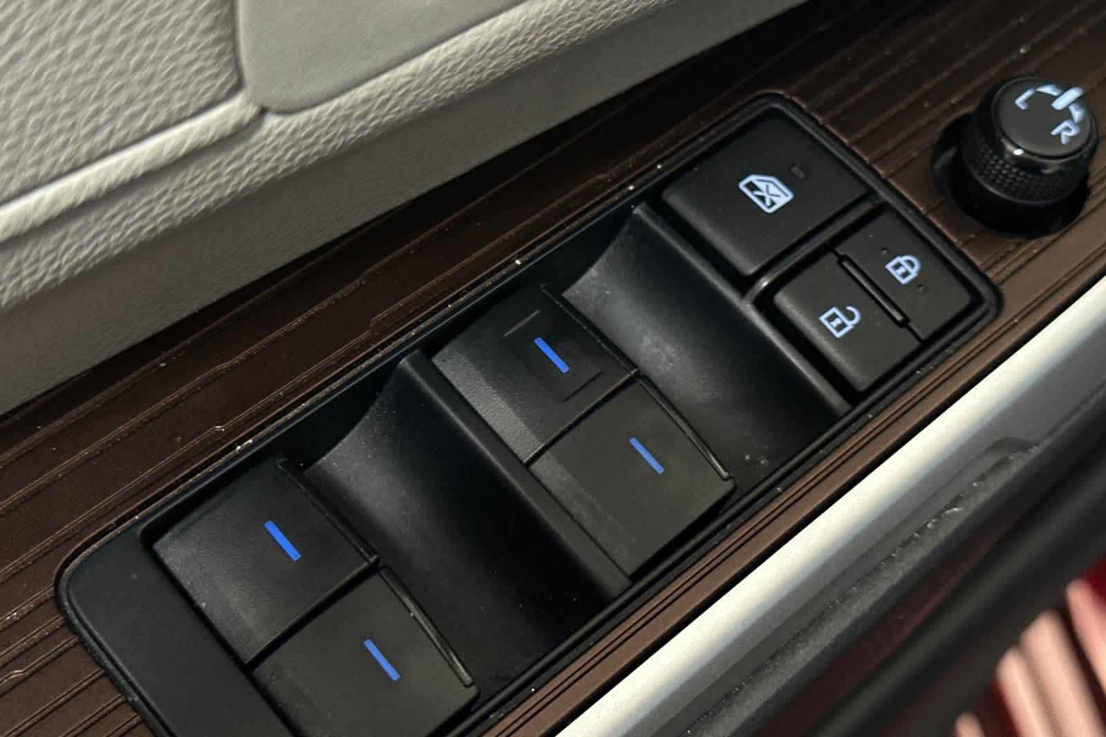 Thumbnail: 2023 Toyota Sienna - 16