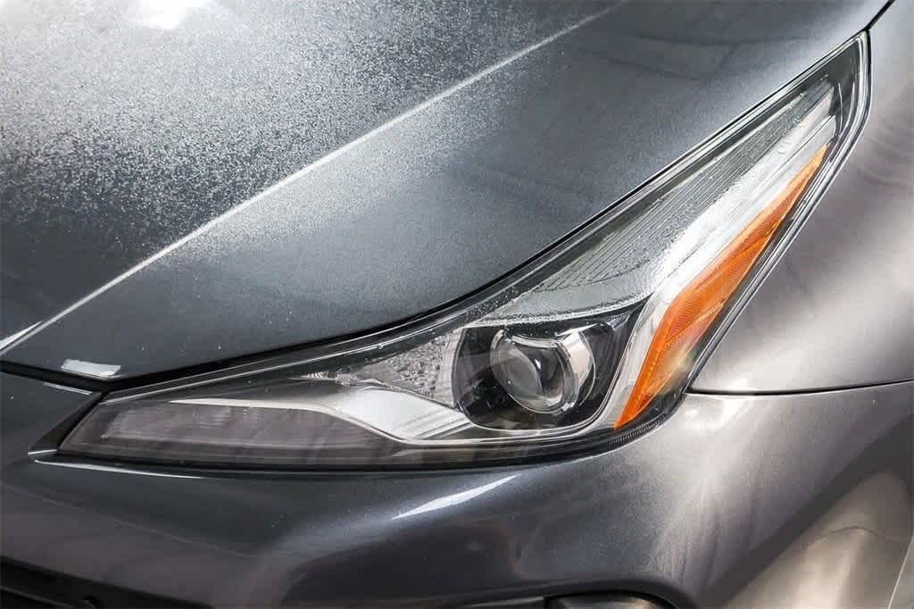 2022 Toyota Prius L Eco 13