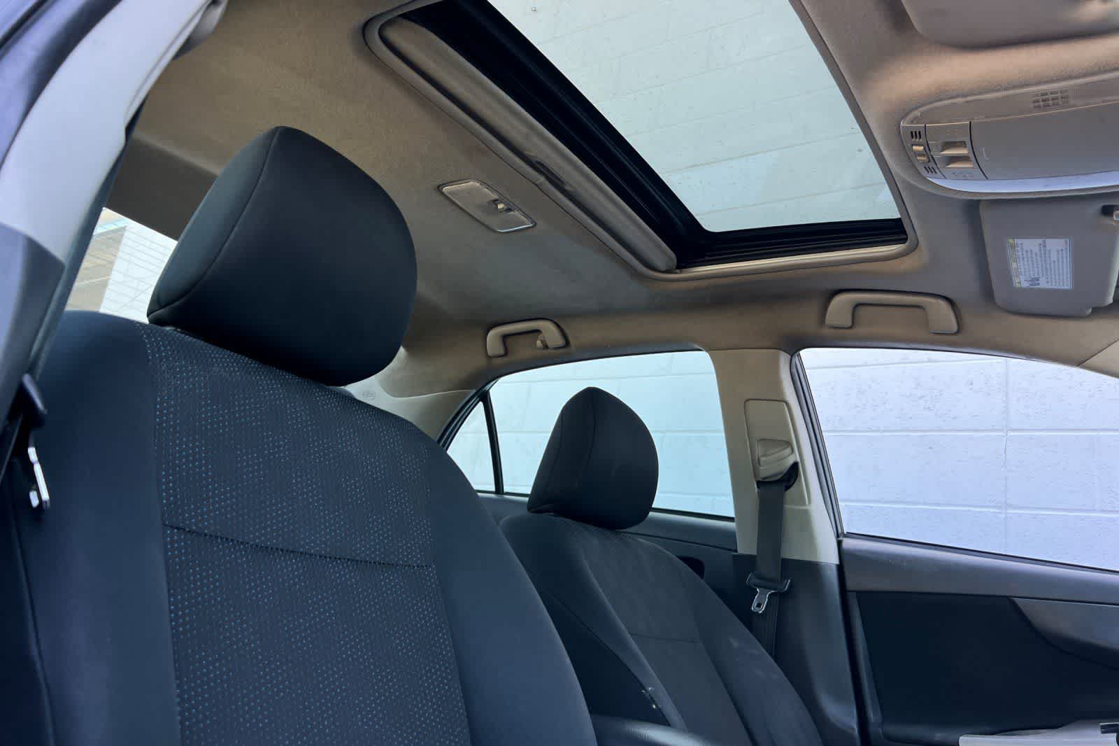 Thumbnail: 2010 Toyota Corolla - 18