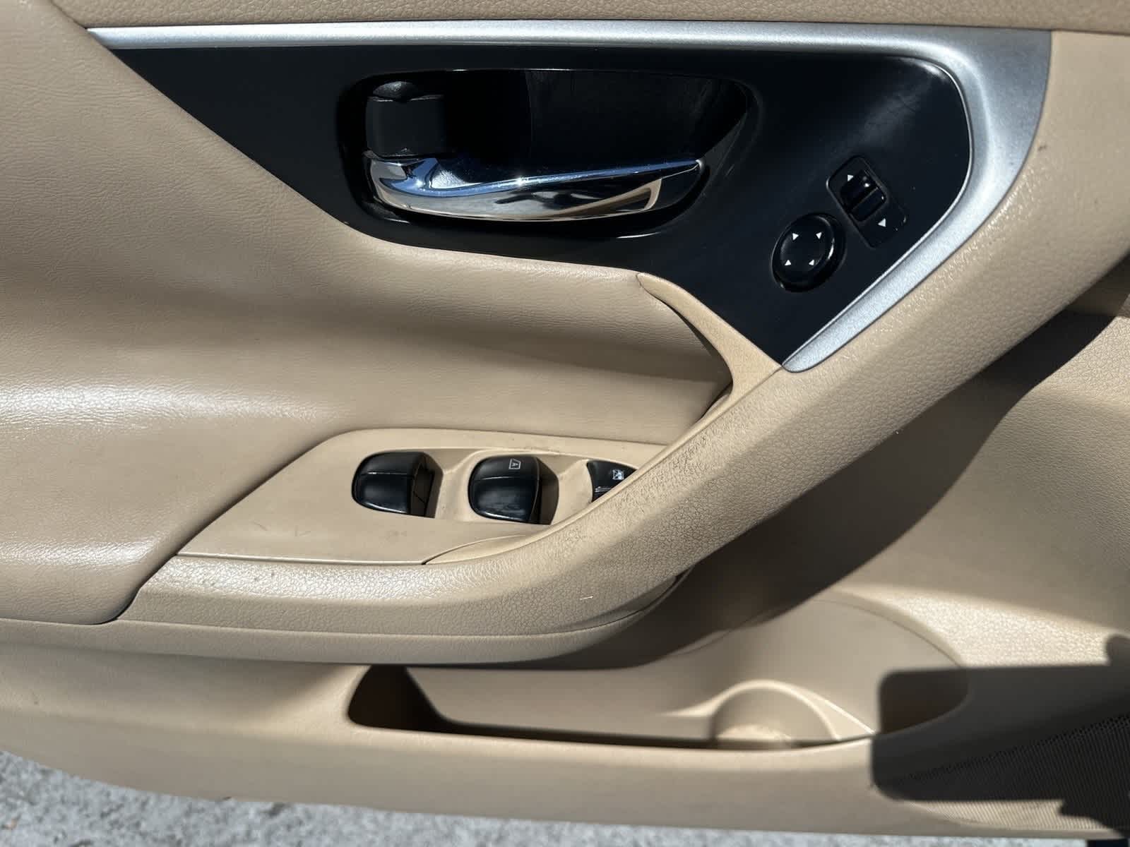 2016 Nissan Altima SV 16
