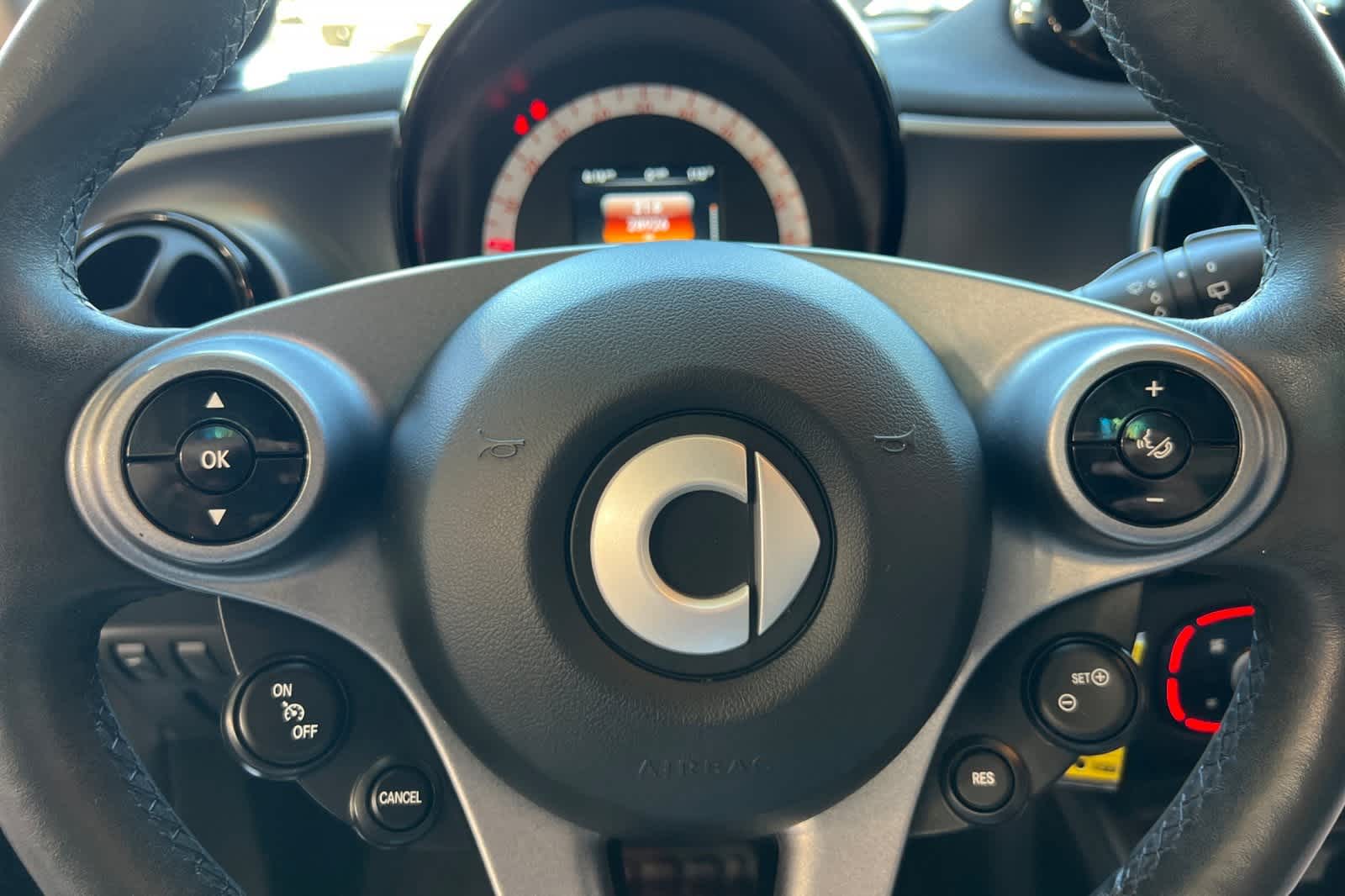 Thumbnail: 2018 smart fortwo - 24
