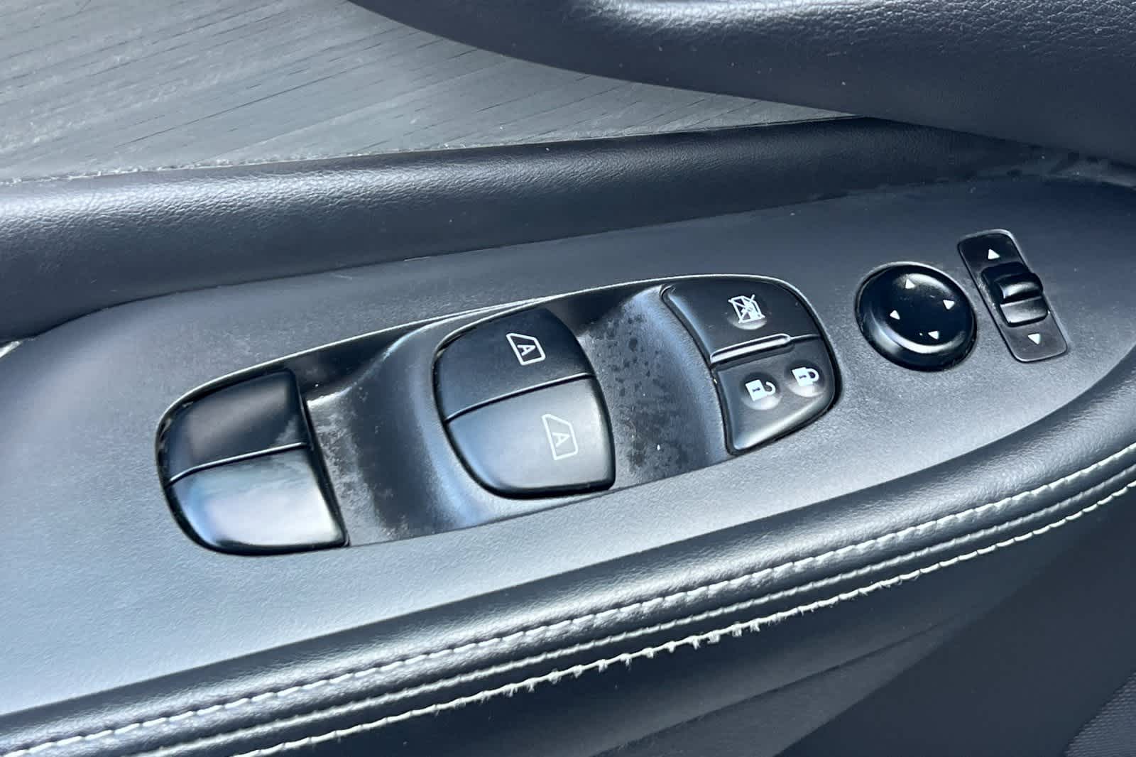 Thumbnail: 2015 Nissan Murano - 14