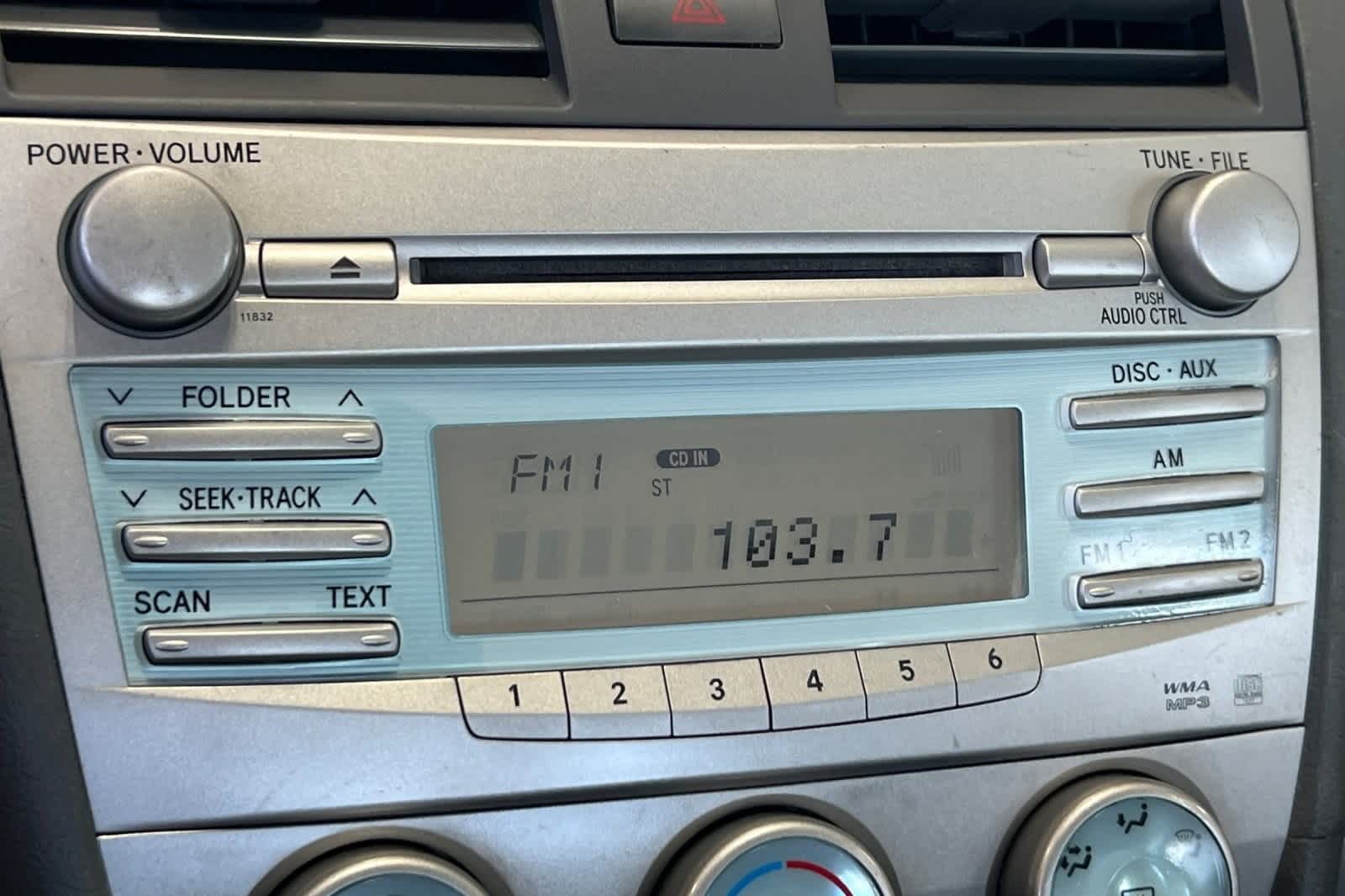2009 Toyota Camry LE 20