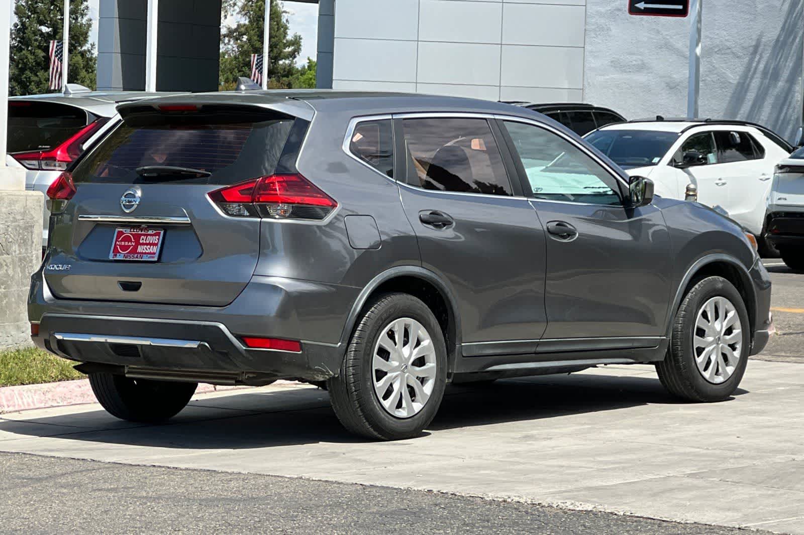 Thumbnail: 2017 Nissan Rogue - 3