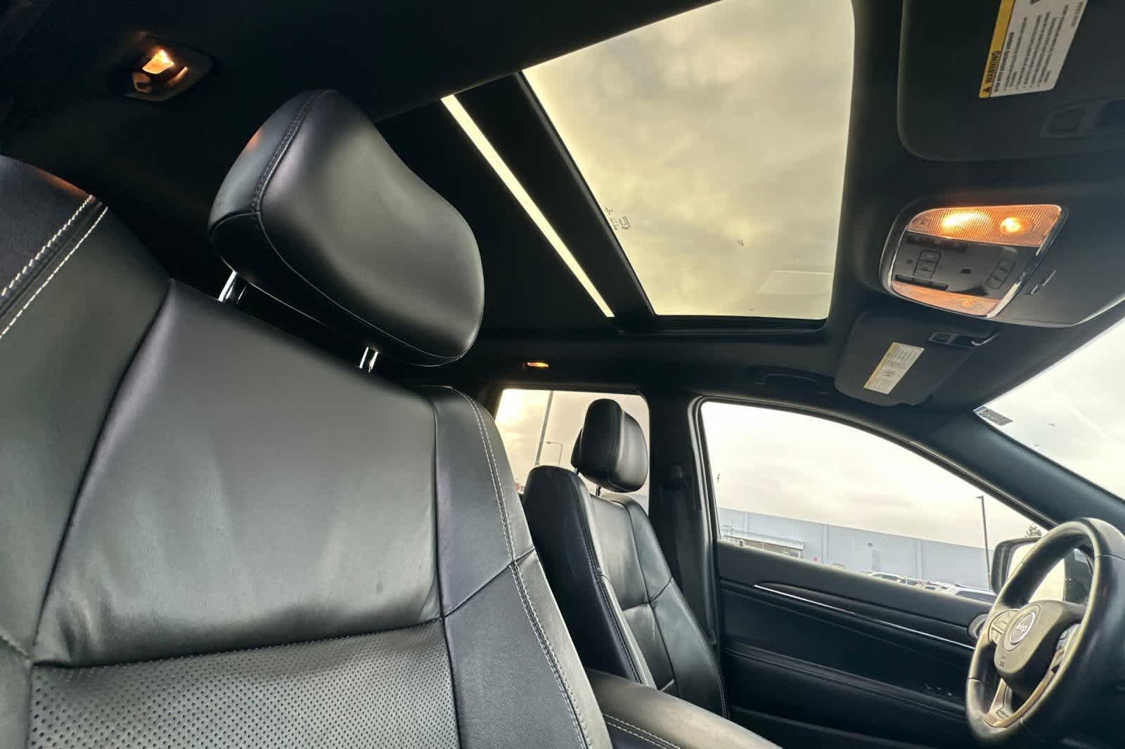 Thumbnail: 2015 Jeep Grand Cherokee - 19