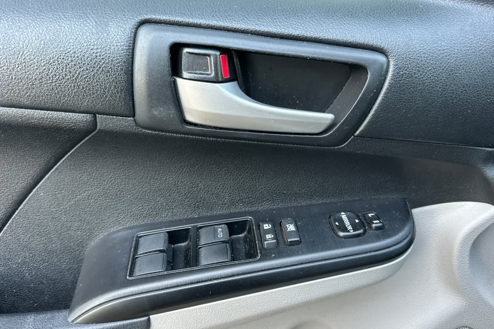 Thumbnail: 2012 Toyota Camry - 13