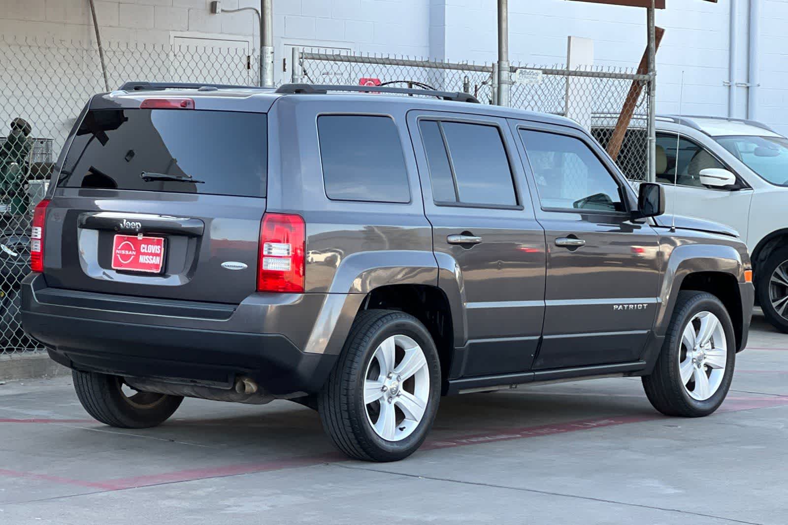 Thumbnail: 2016 Jeep Patriot - 3