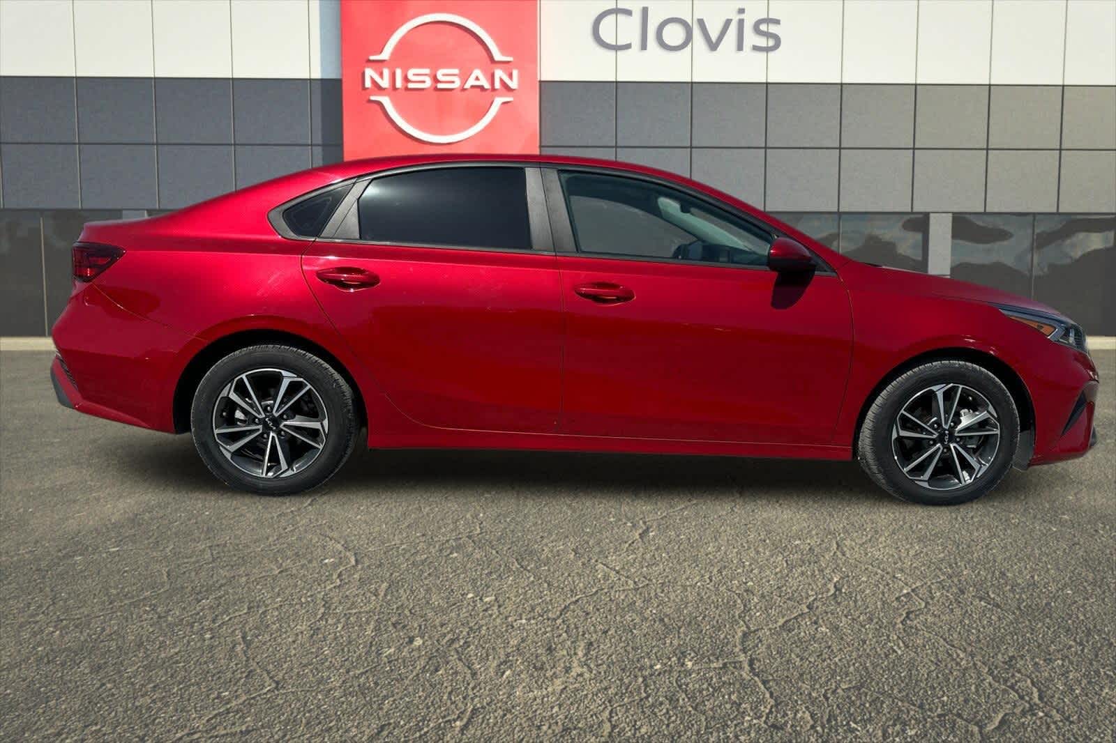 Thumbnail: 2022 Kia Forte - 9
