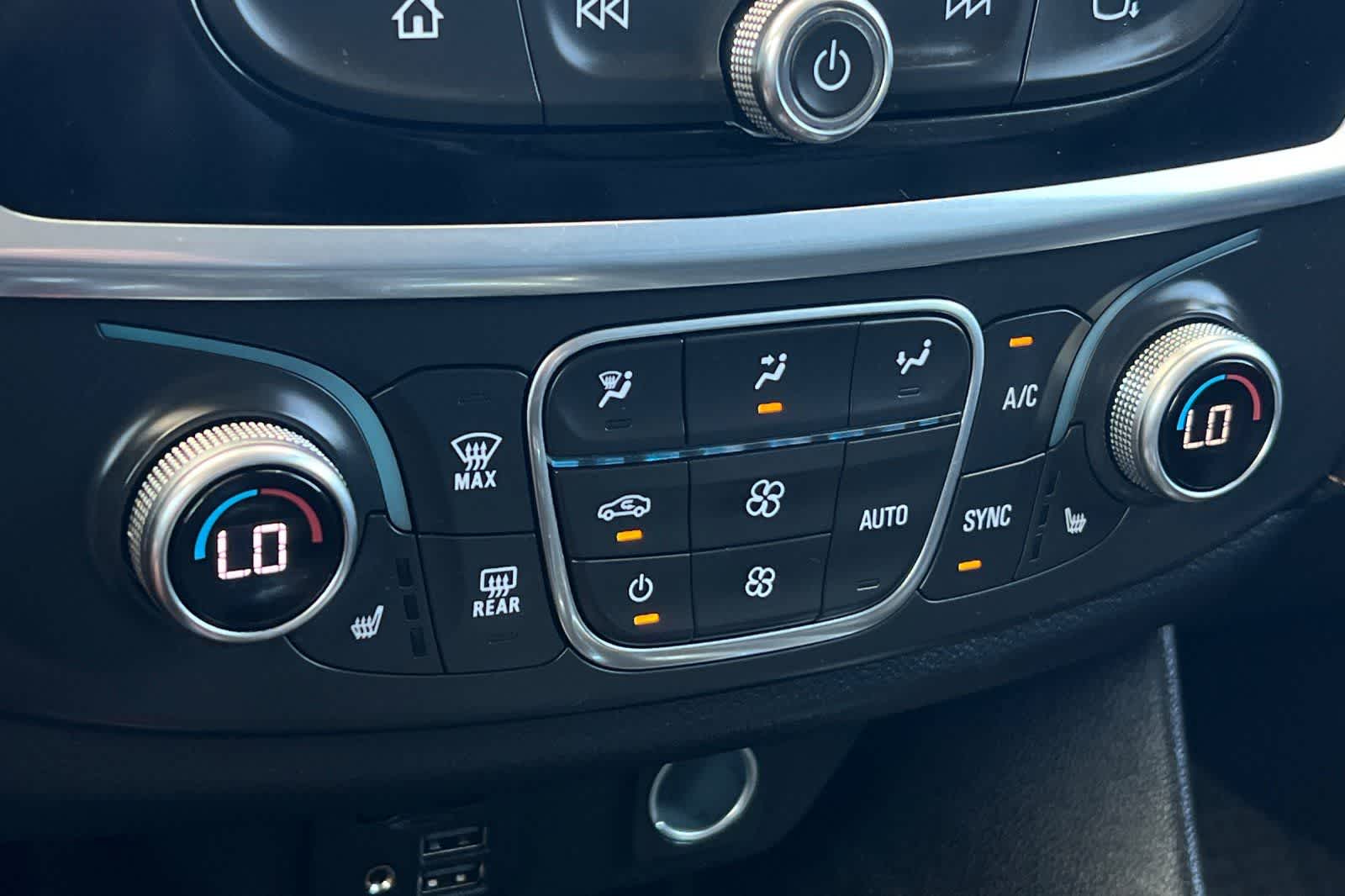 Thumbnail: 2020 Chevrolet Traverse - 26