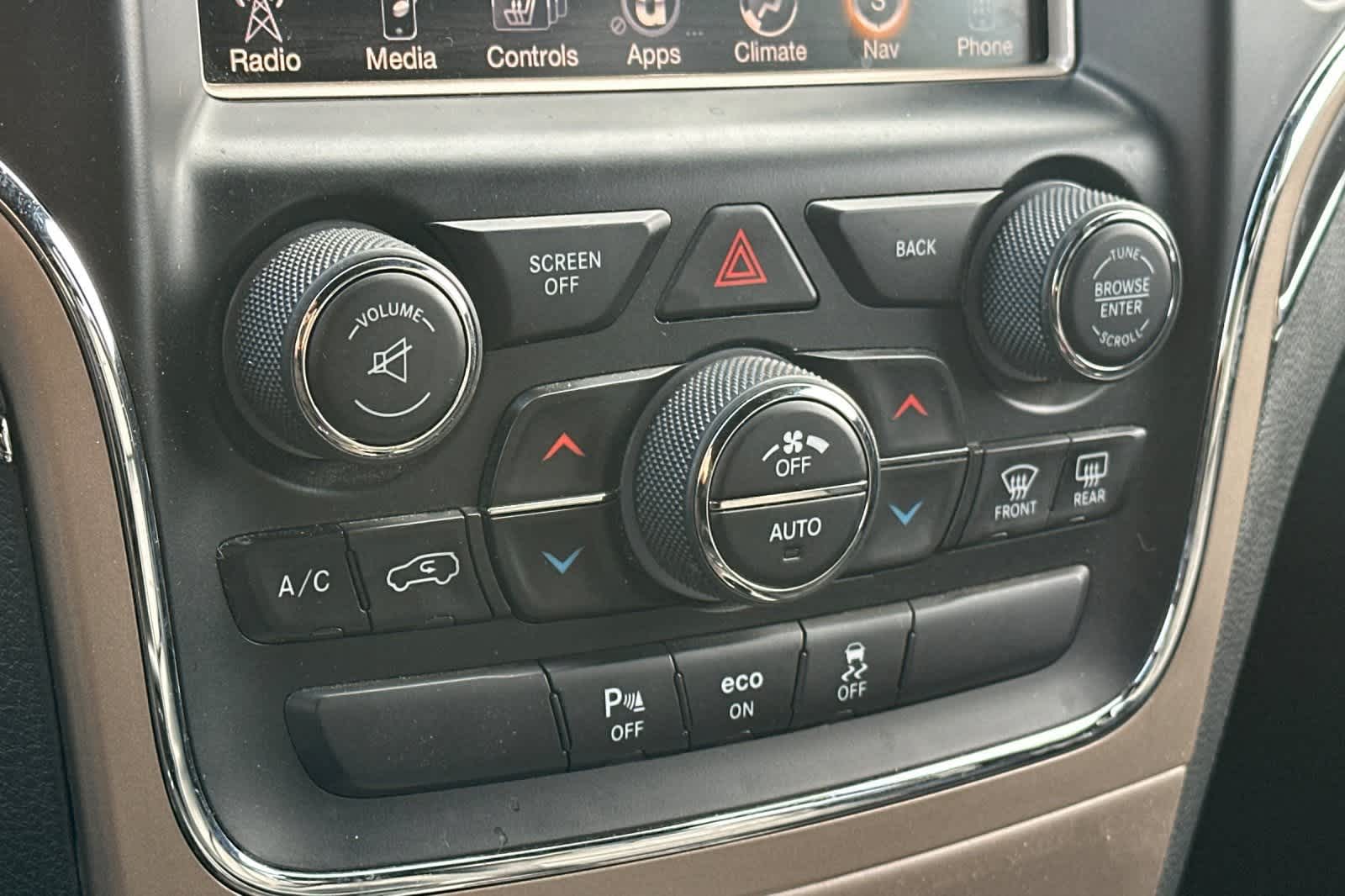 Thumbnail: 2015 Jeep Grand Cherokee - 24