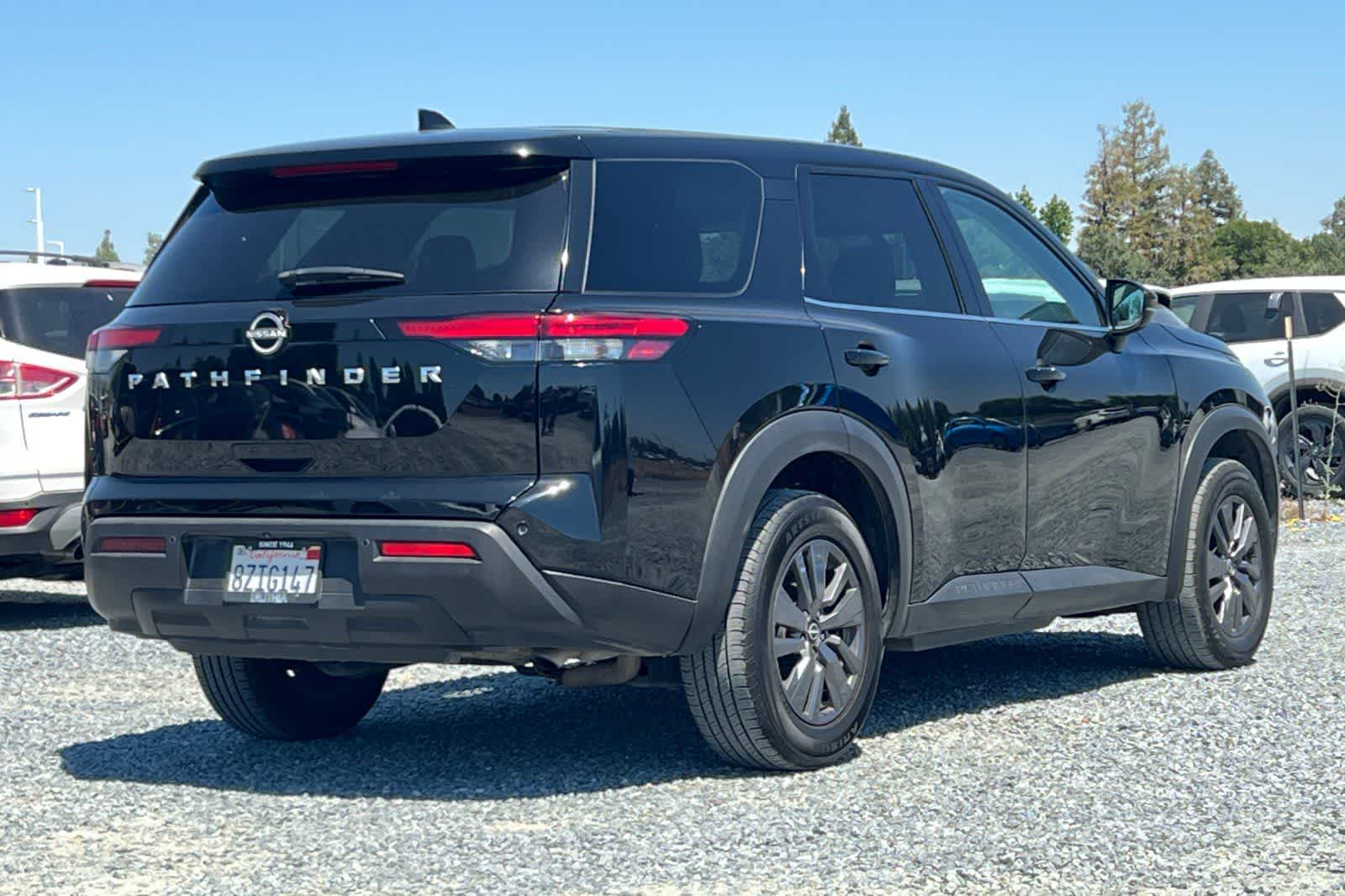 Thumbnail: 2022 Nissan Pathfinder - 3