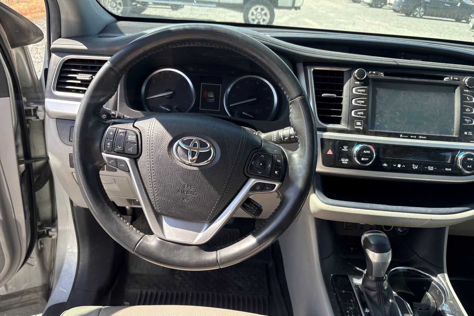 Thumbnail: 2019 Toyota Highlander - 16