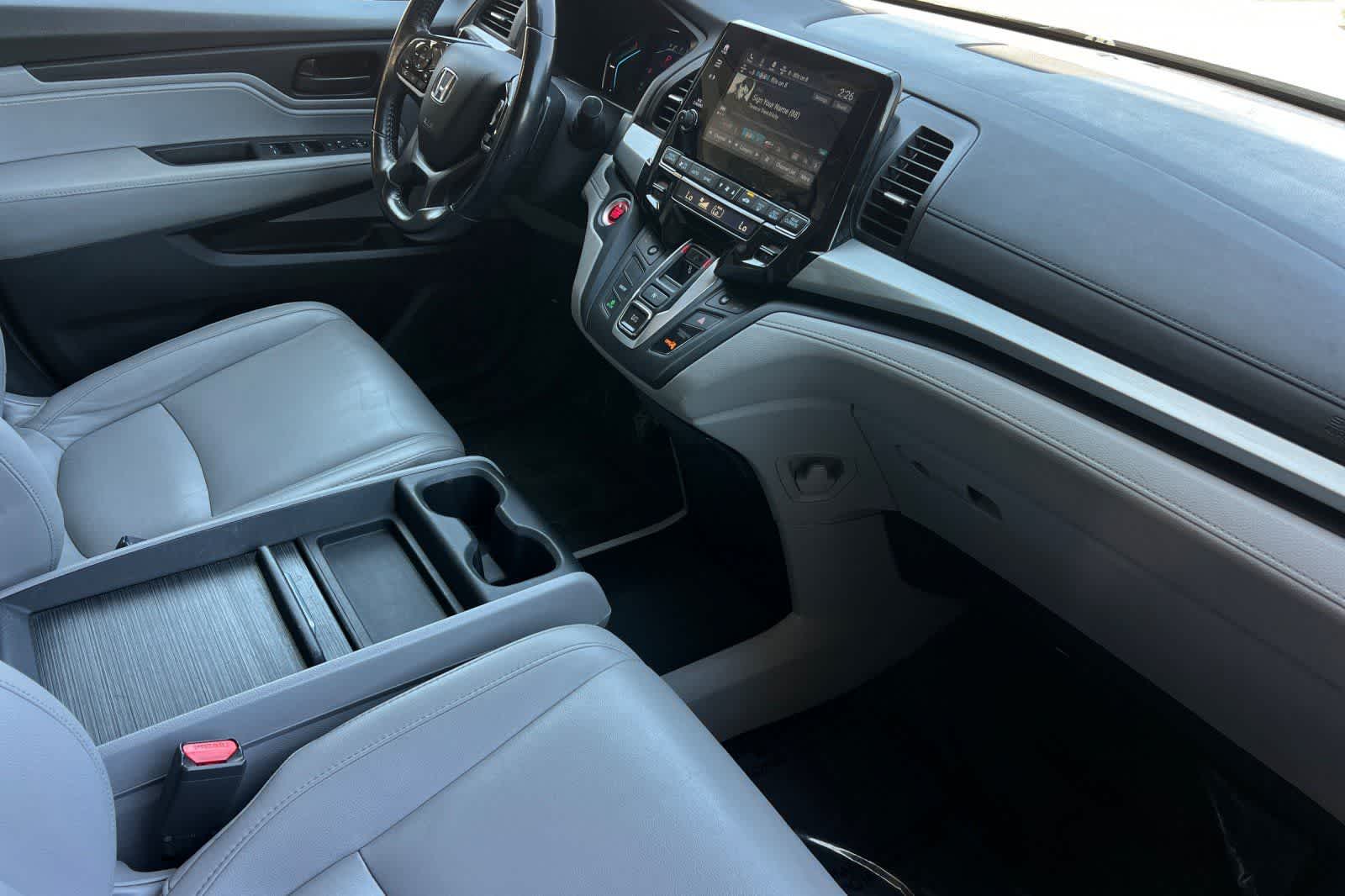 Thumbnail: 2018 Honda Odyssey - 17