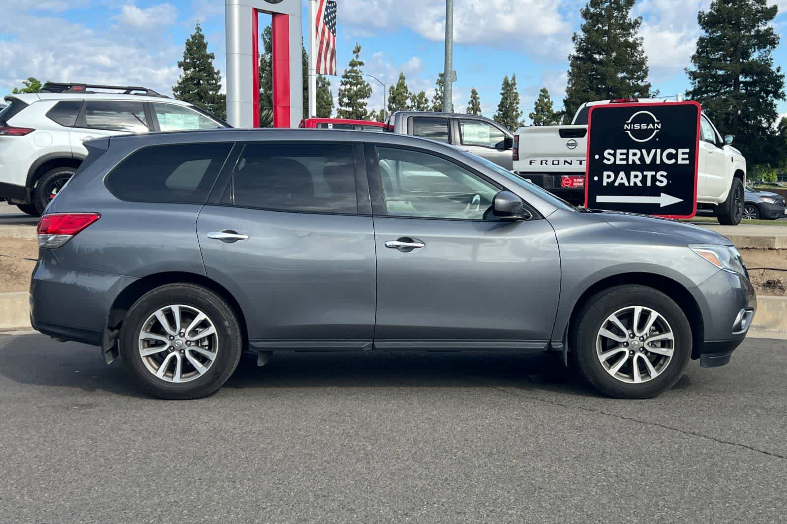 Thumbnail: 2015 Nissan Pathfinder - 9