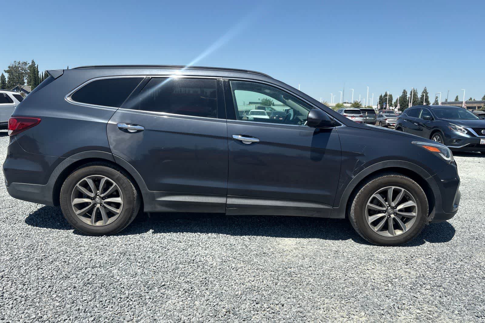 Thumbnail: 2017 Hyundai Santa Fe - 9