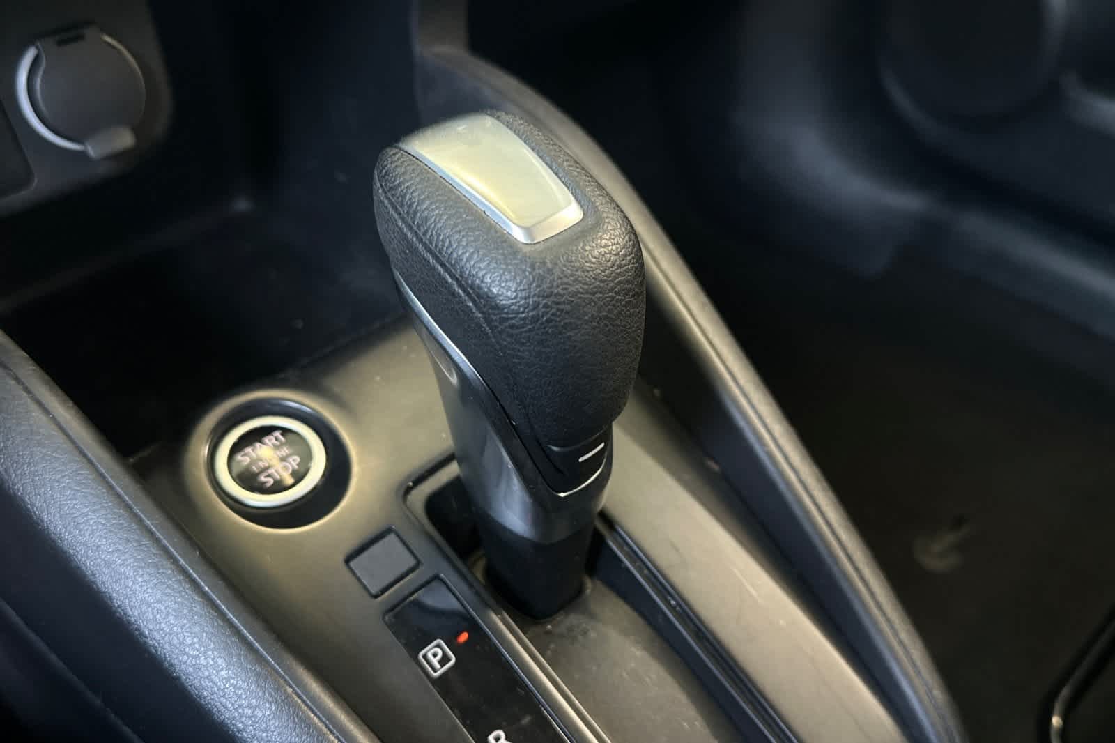 2023 Nissan Kicks S 23