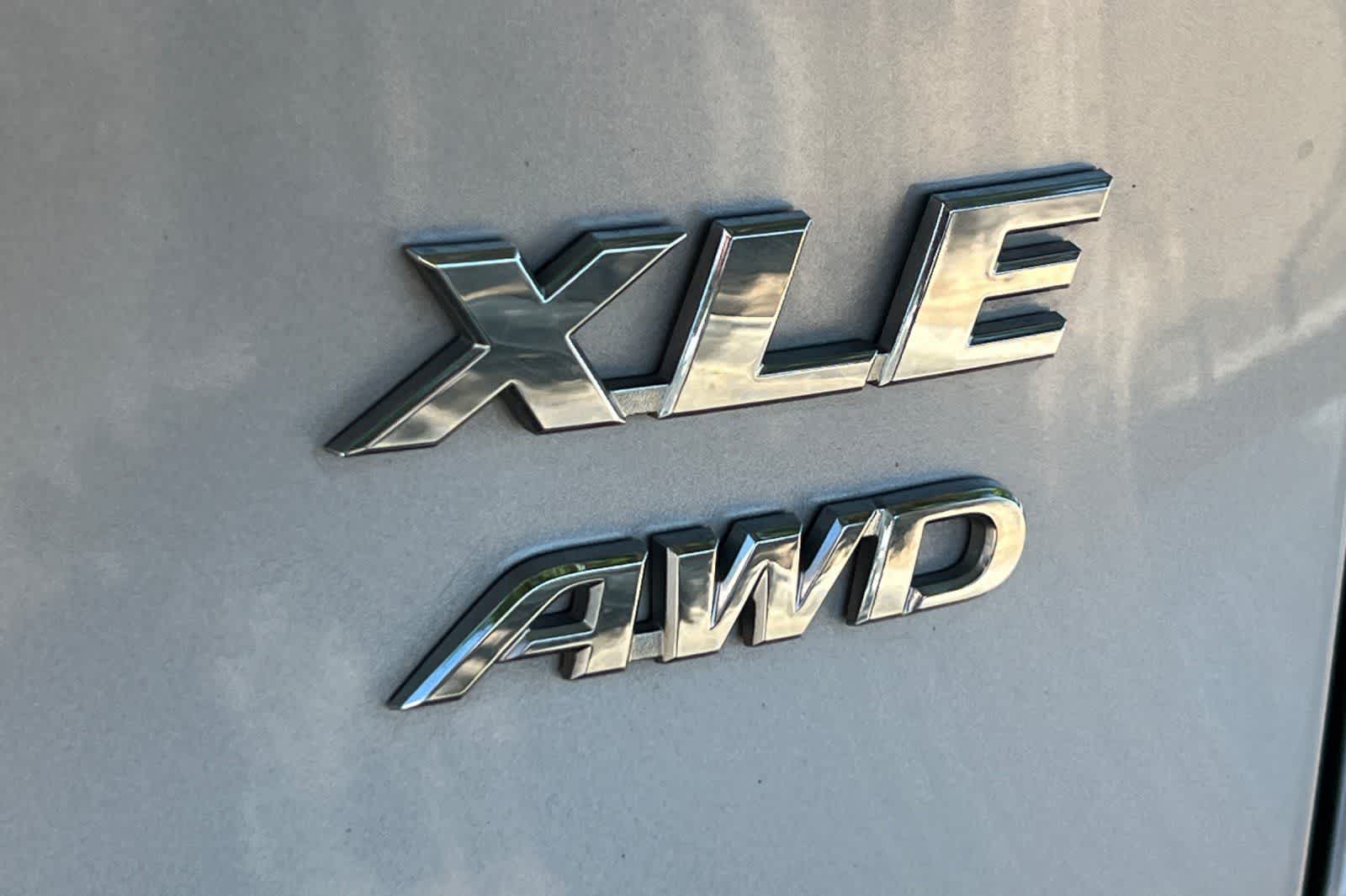 Thumbnail: 2020 Toyota RAV4 - 17