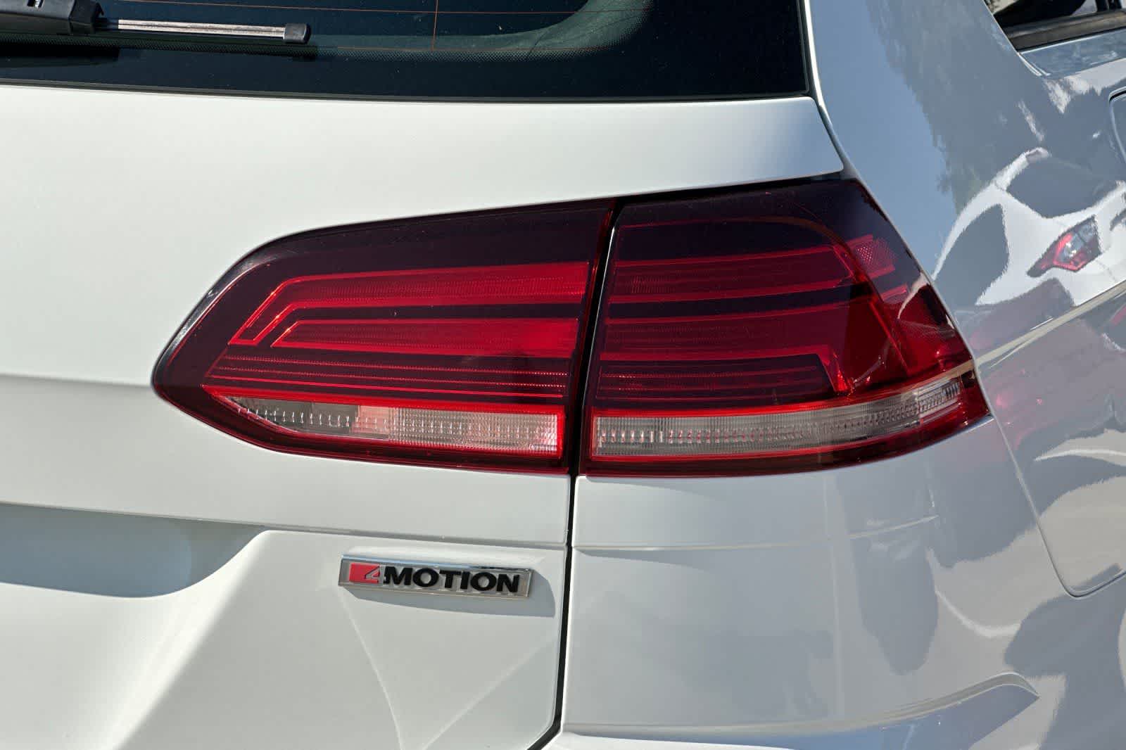 Thumbnail: 2019 Volkswagen e-Golf - 34