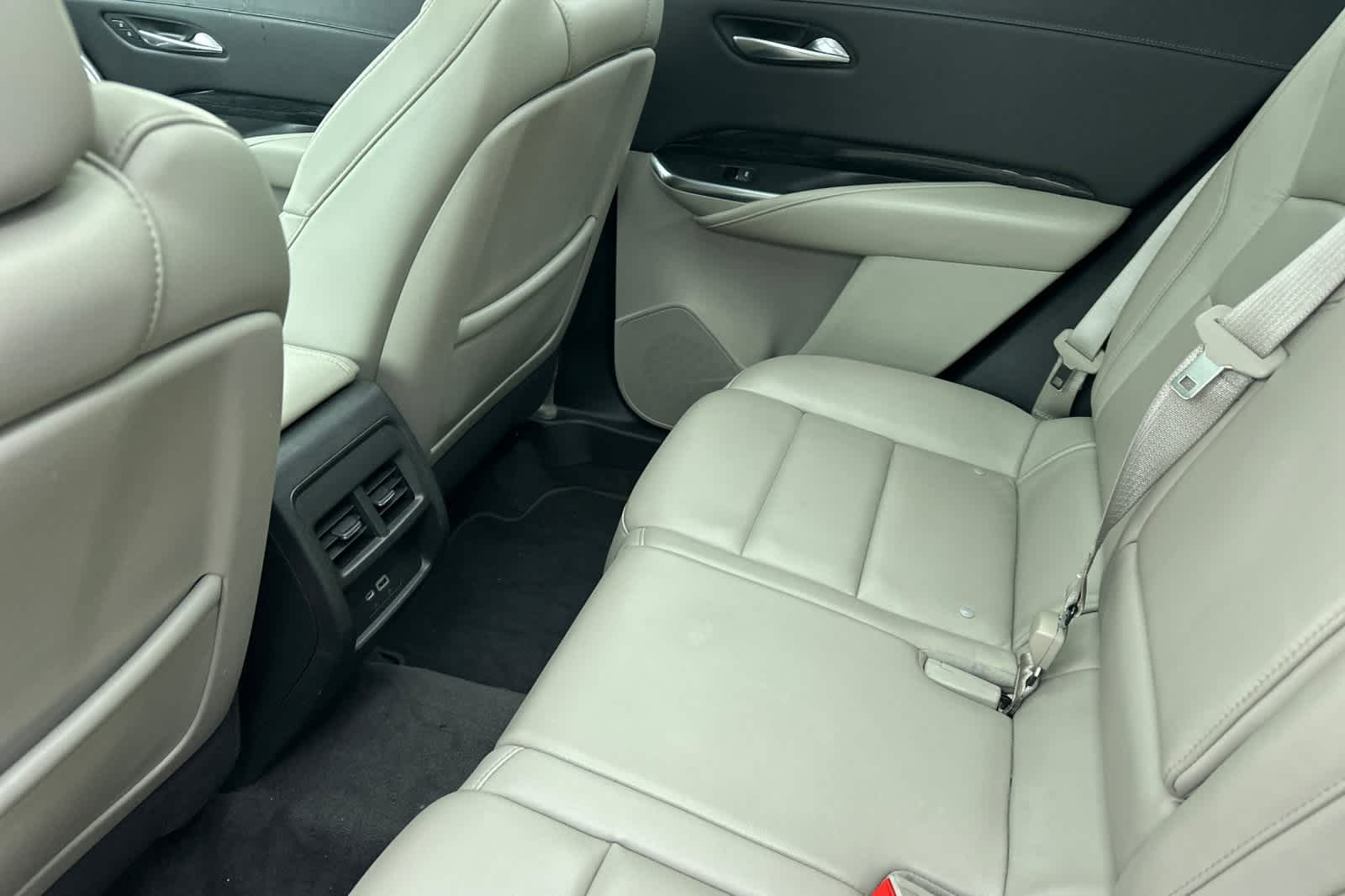 Thumbnail: 2020 Cadillac XT4 - 5