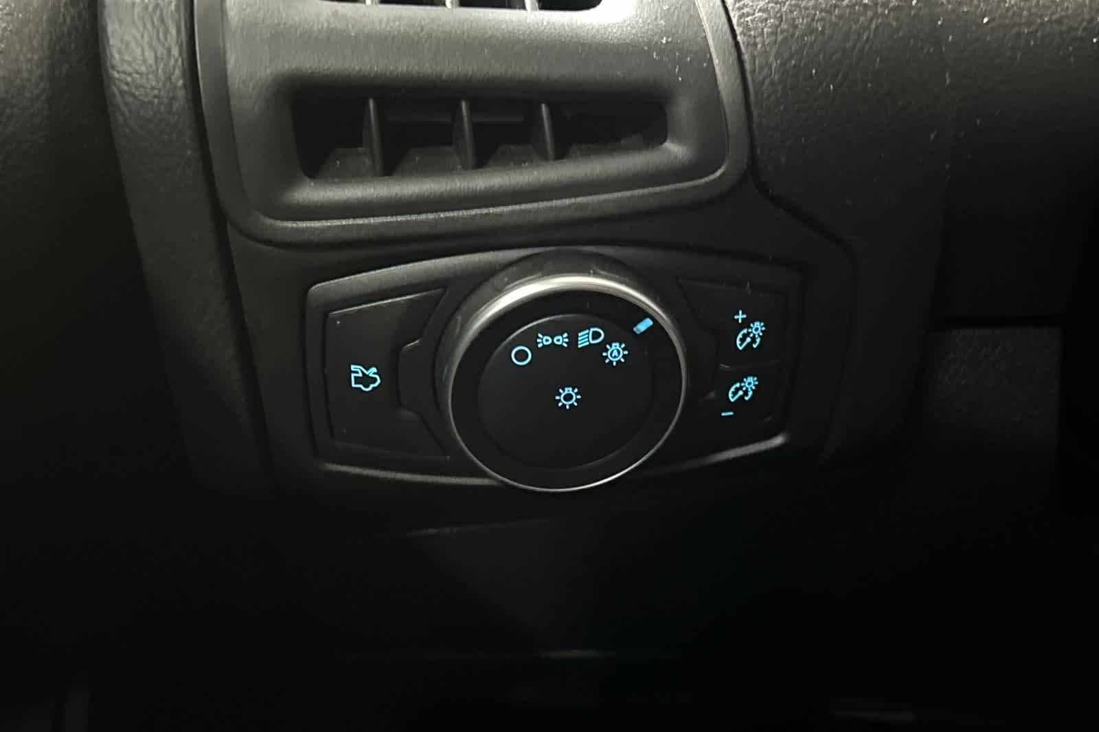 Thumbnail: 2017 Ford Focus - 29