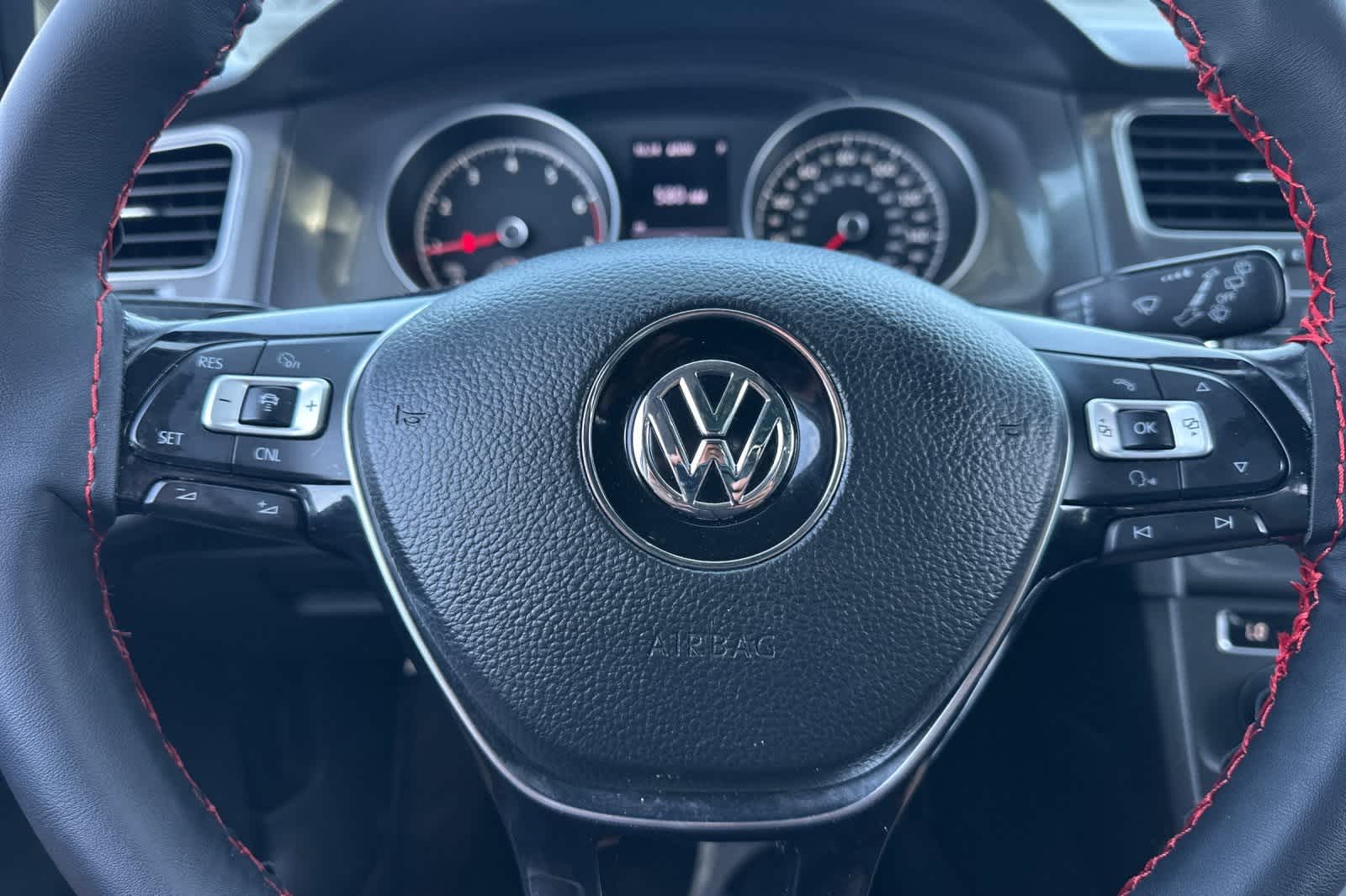 Thumbnail: 2017 Volkswagen Golf - 25