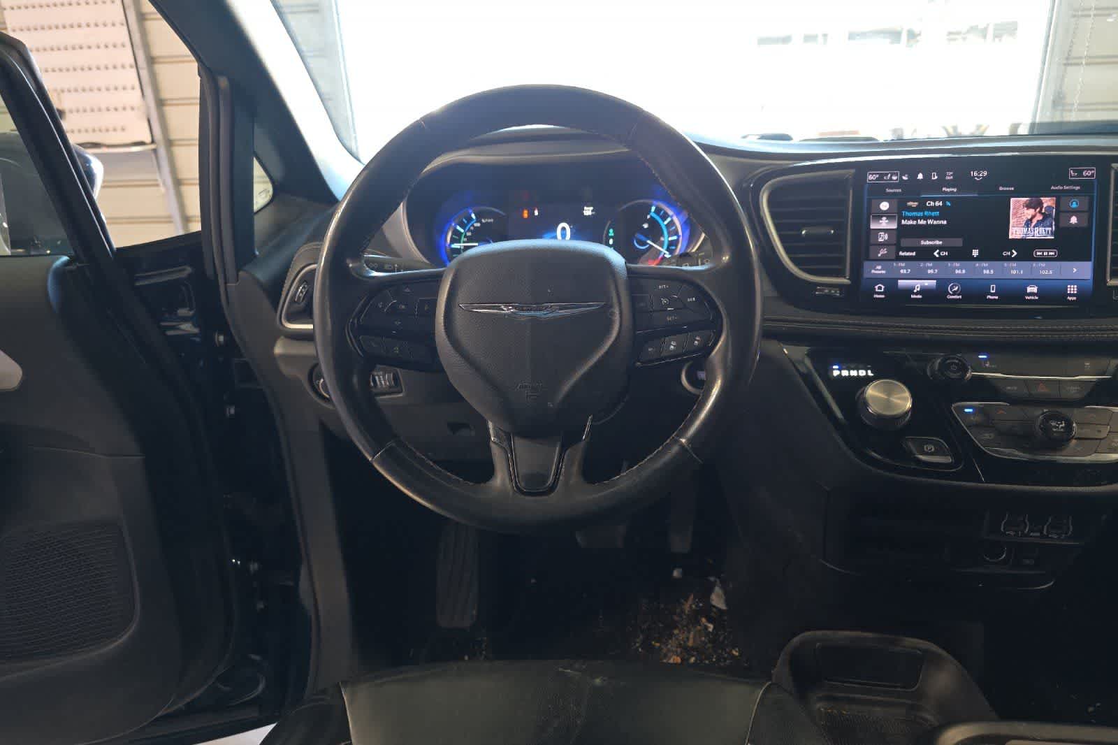 Thumbnail: 2022 Chrysler Pacifica - 16