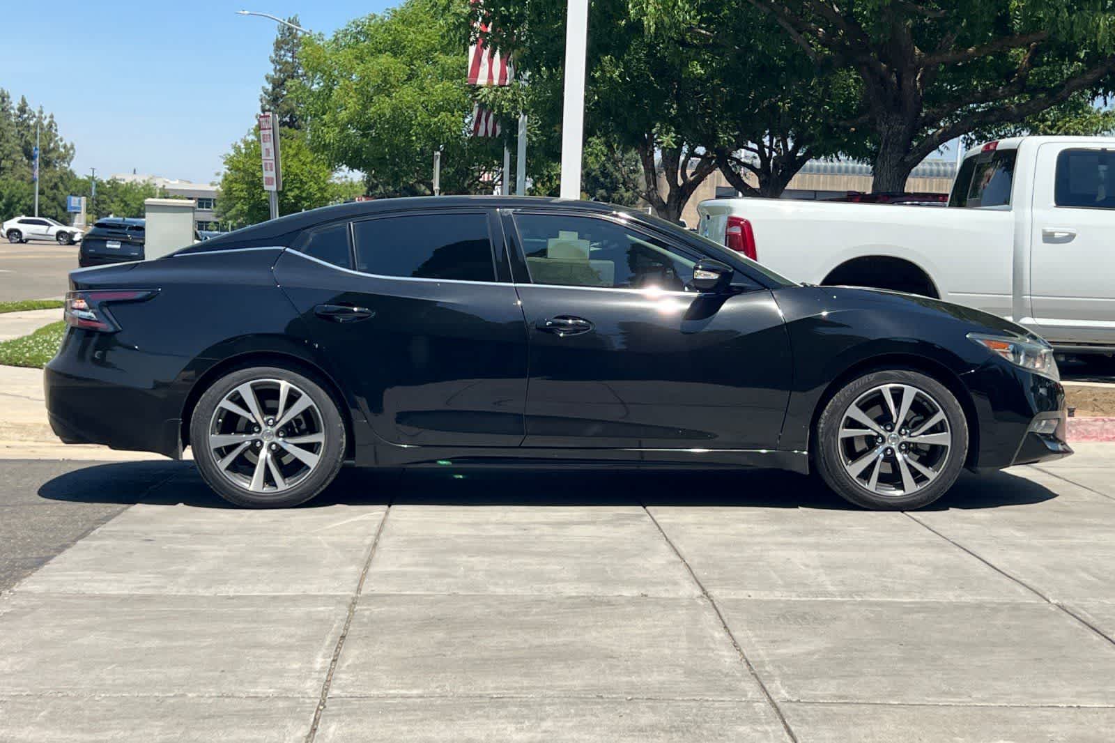 Thumbnail: 2017 Nissan Maxima - 9