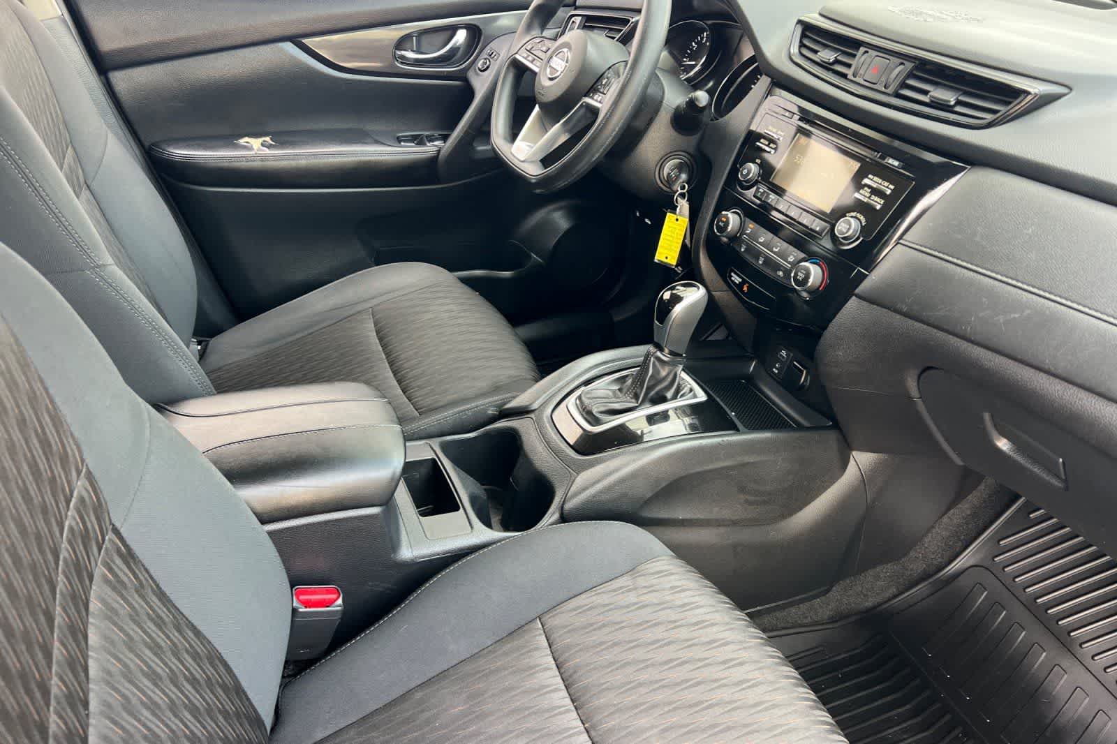 Thumbnail: 2017 Nissan Rogue - 18