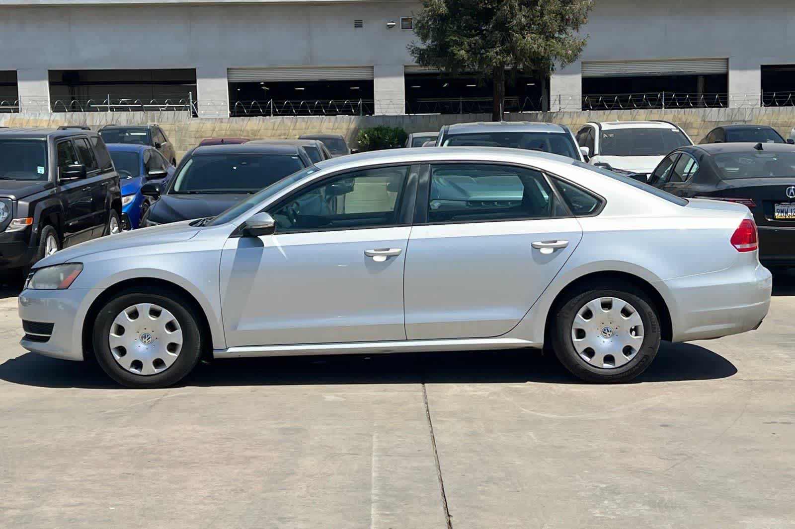Thumbnail: 2012 Volkswagen Passat - 6