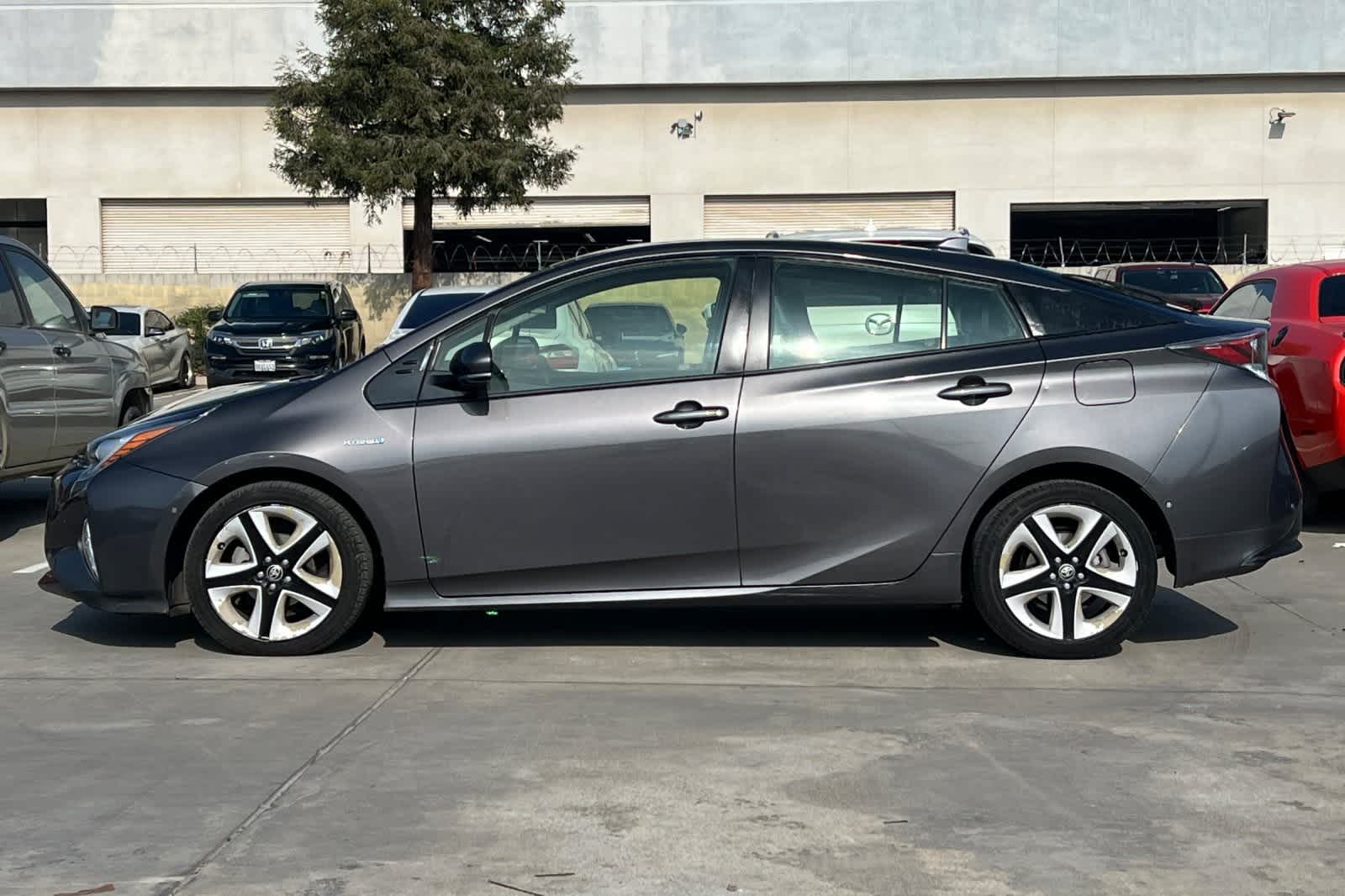 Thumbnail: 2017 Toyota Prius - 6