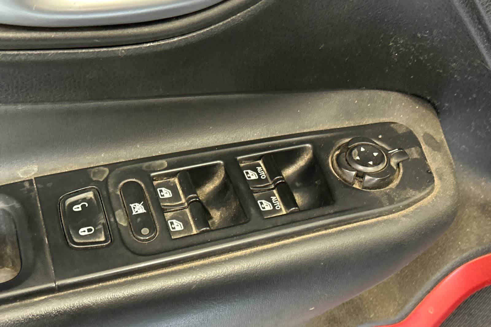 Thumbnail: 2016 Jeep Renegade - 15