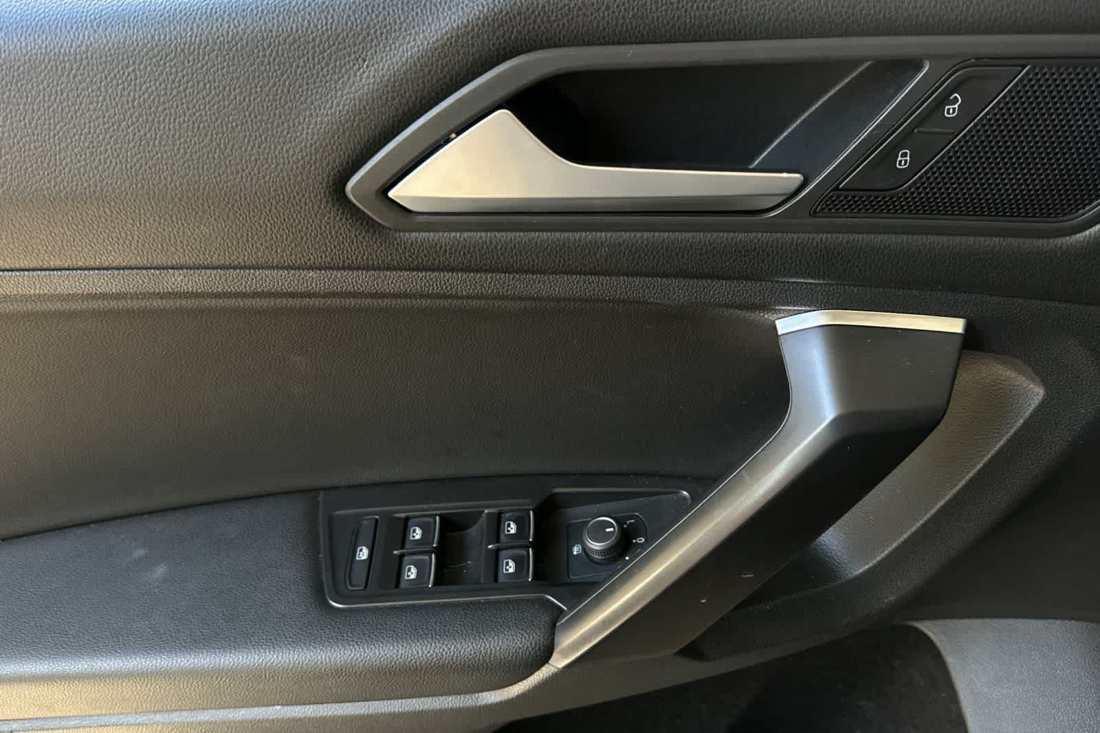 Thumbnail: 2021 Volkswagen Tiguan - 15