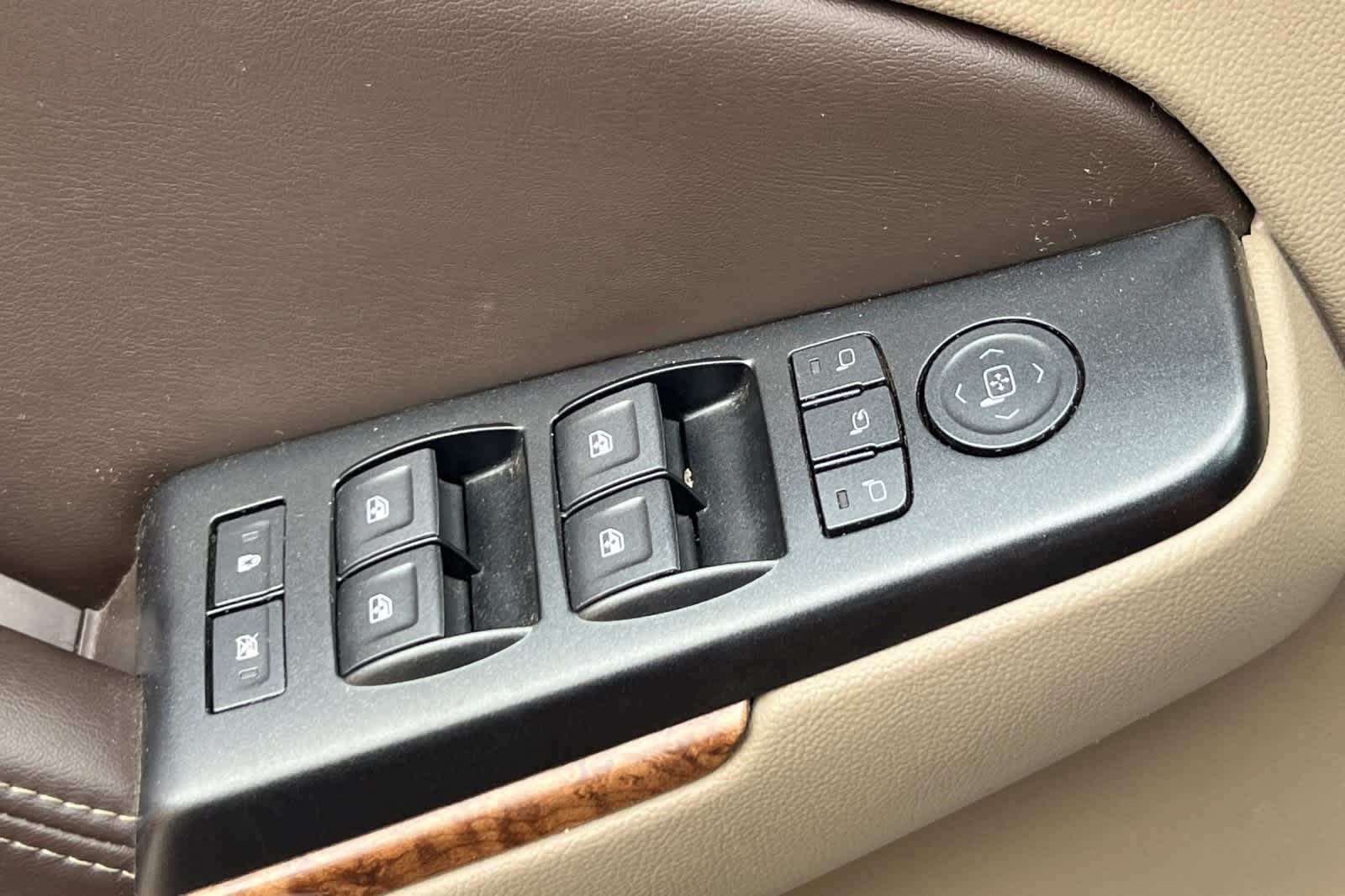 Thumbnail: 2016 Chevrolet Suburban - 16